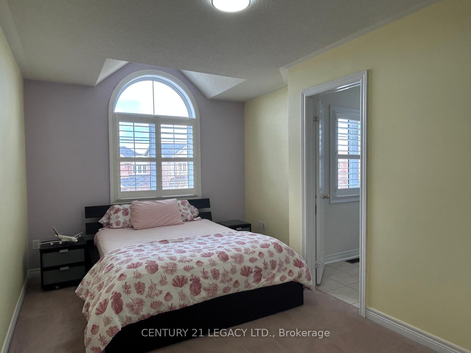 Photo 8 of 385 Comiskey Crescent, Mississauga, Meadowvale Village — HOMEH