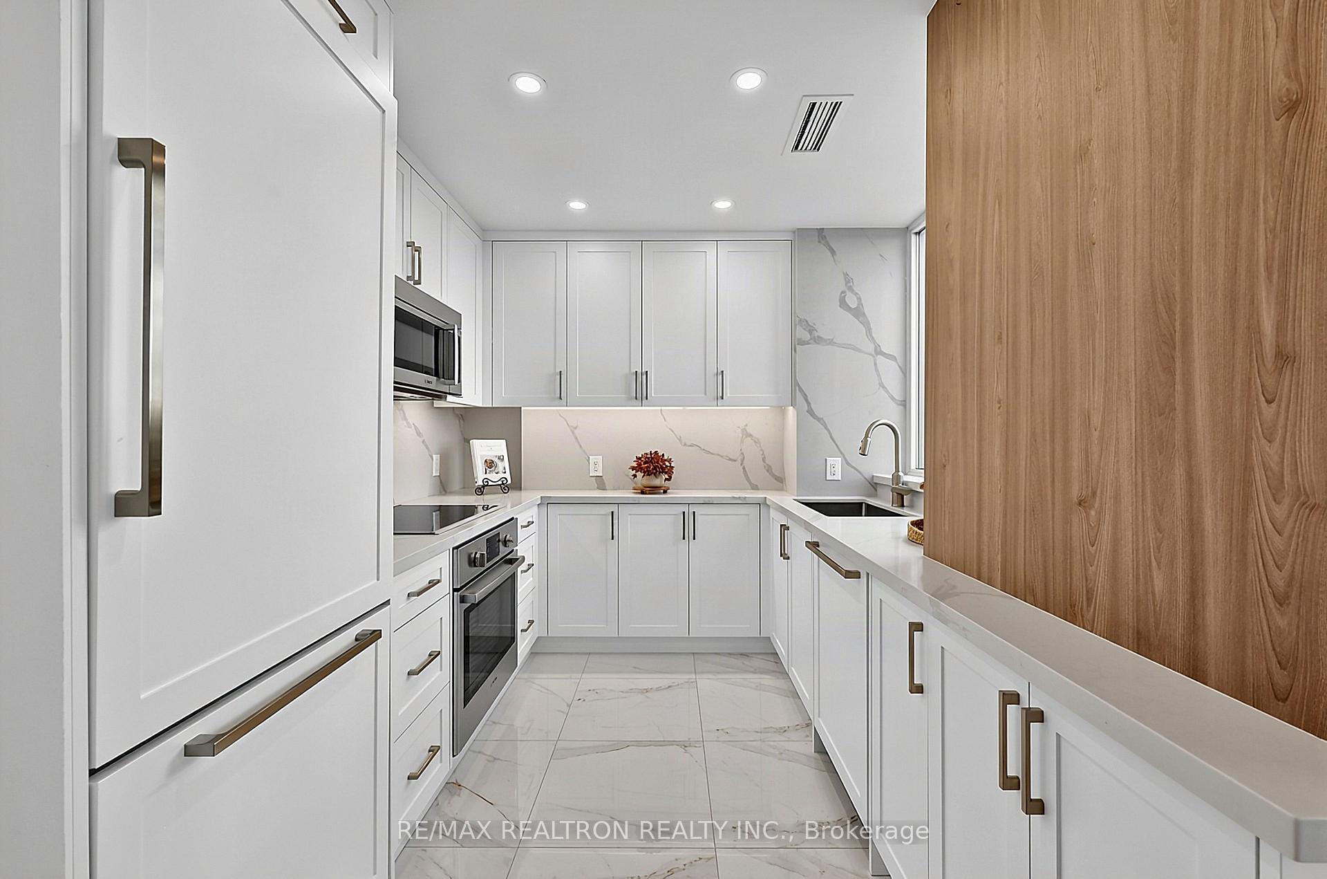 Photo 13 of Unit PH3802, 8 Park Road, Toronto, Rosedale-Moore Park — HOMEH