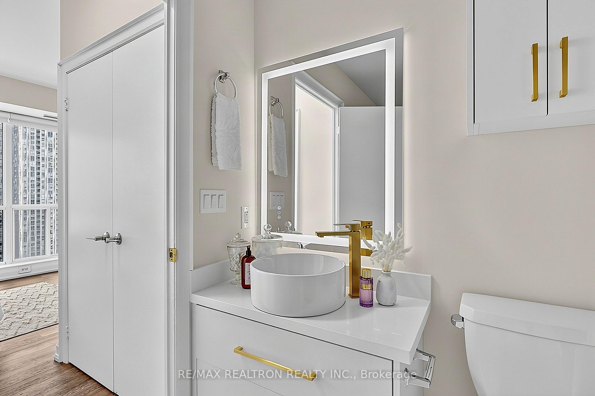 Photo 19 of Unit PH3802, 8 Park Road, Toronto, Rosedale-Moore Park — HOMEH