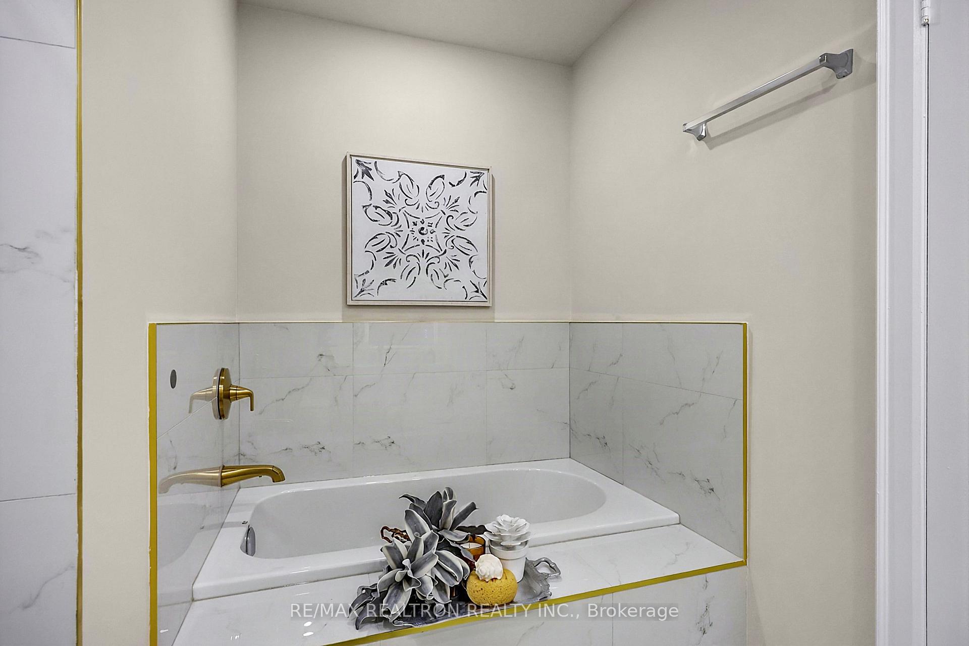 Photo 20 of Unit PH3802, 8 Park Road, Toronto, Rosedale-Moore Park — HOMEH