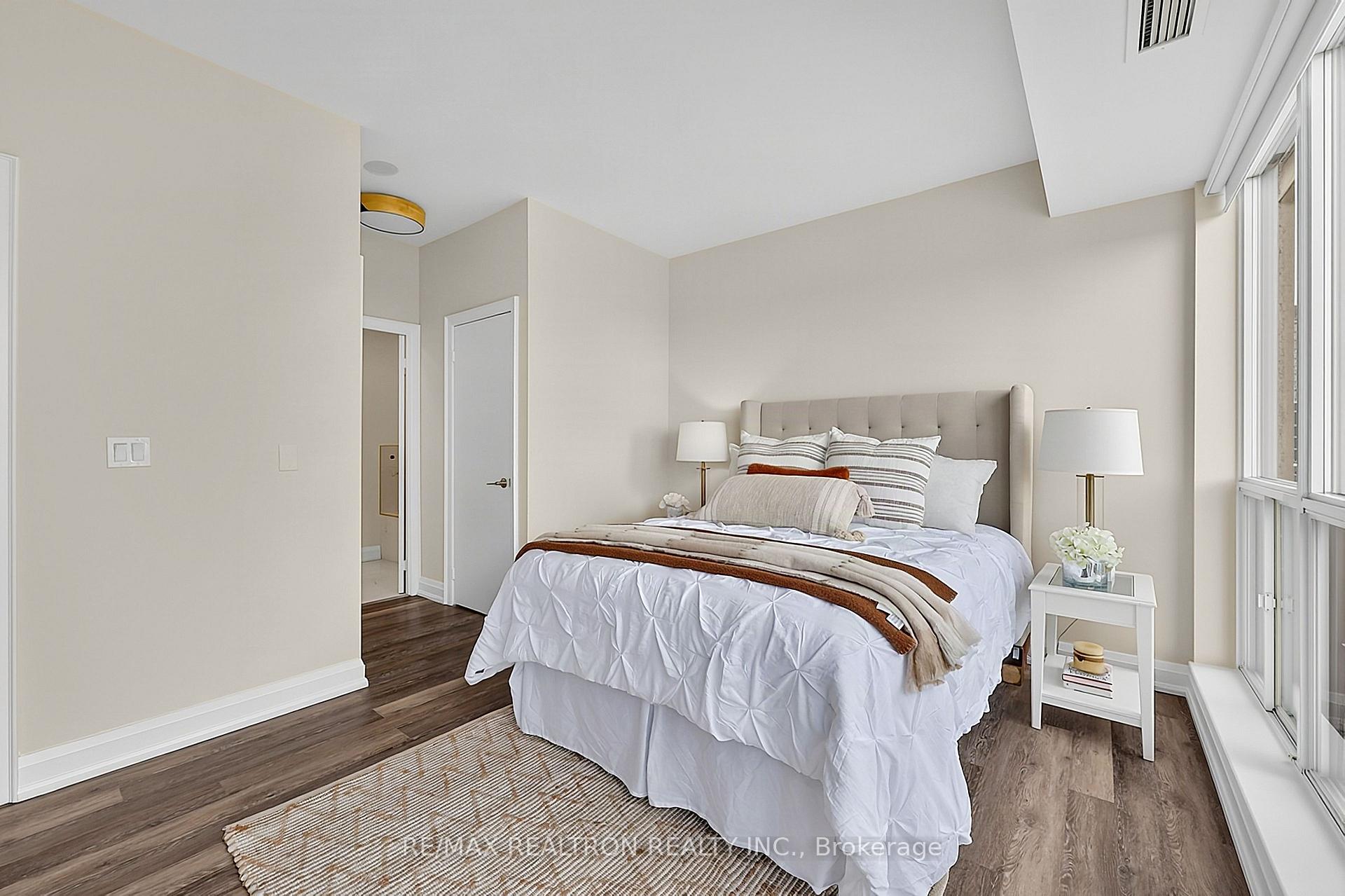 Photo 22 of Unit PH3802, 8 Park Road, Toronto, Rosedale-Moore Park — HOMEH