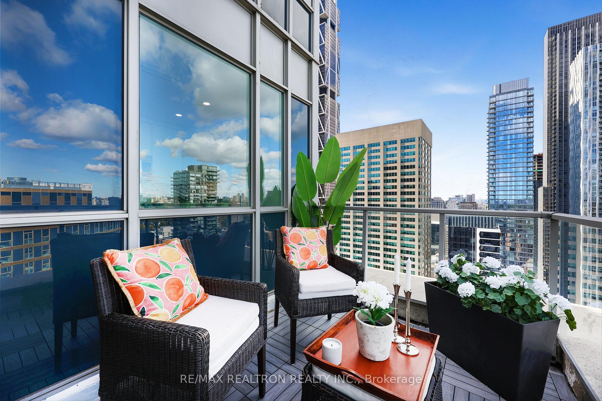 Photo 32 of Unit PH3802, 8 Park Road, Toronto, Rosedale-Moore Park — HOMEH