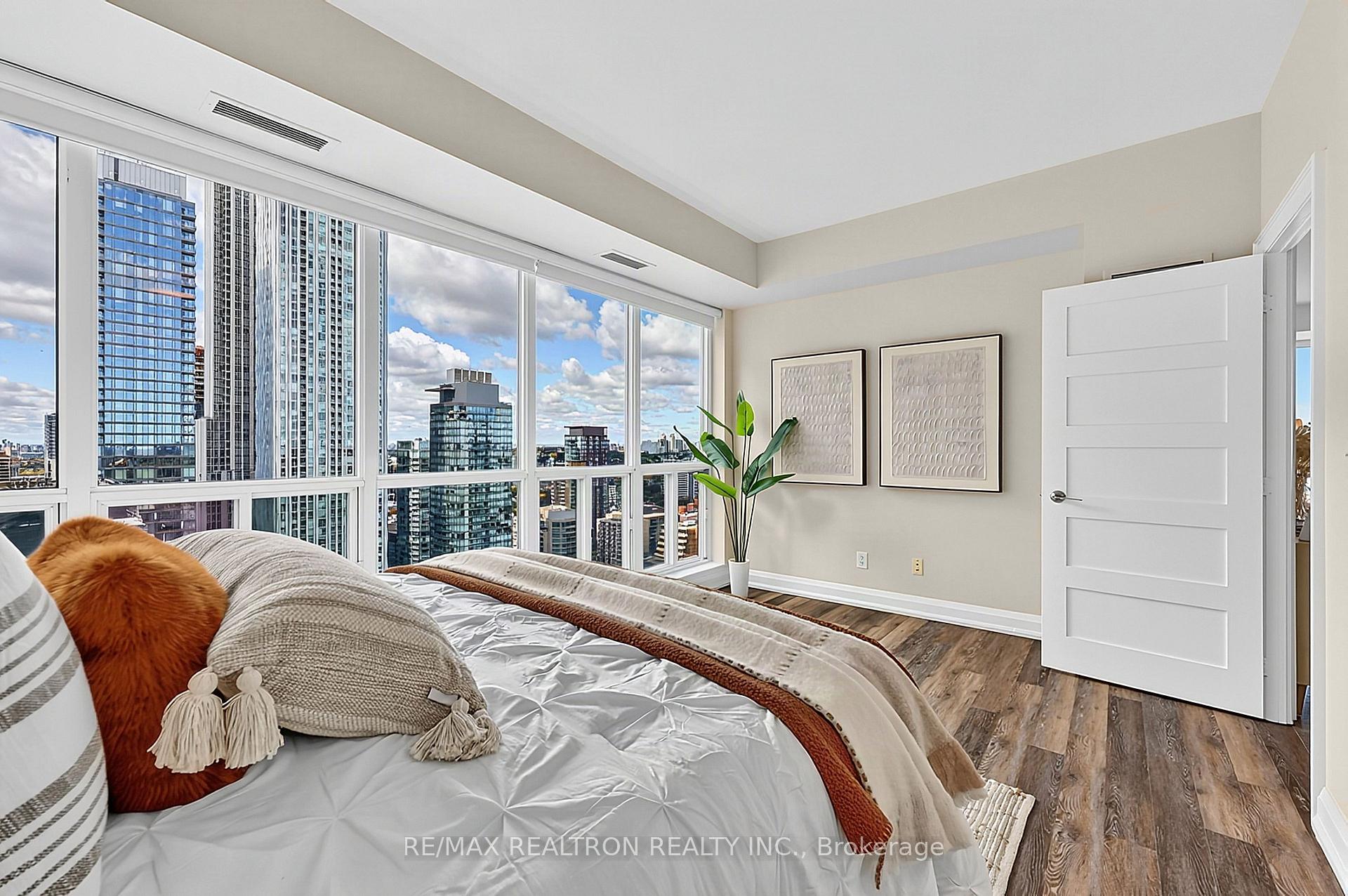Photo 43 of Unit PH3802, 8 Park Road, Toronto, Rosedale-Moore Park — HOMEH