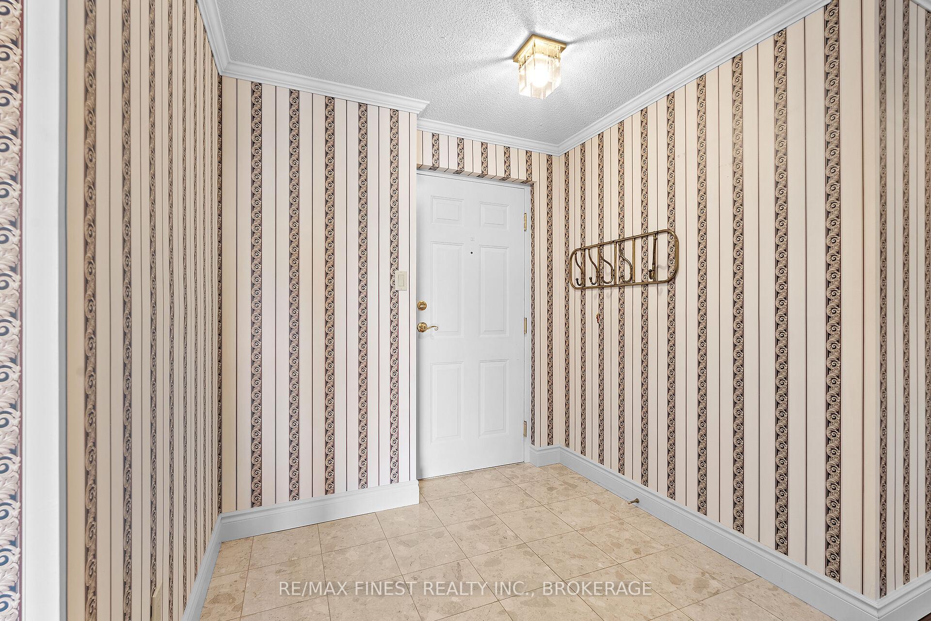 Photo 2 of Unit 302, 1000 King Street W, Kingston, Central City West — HOMEH