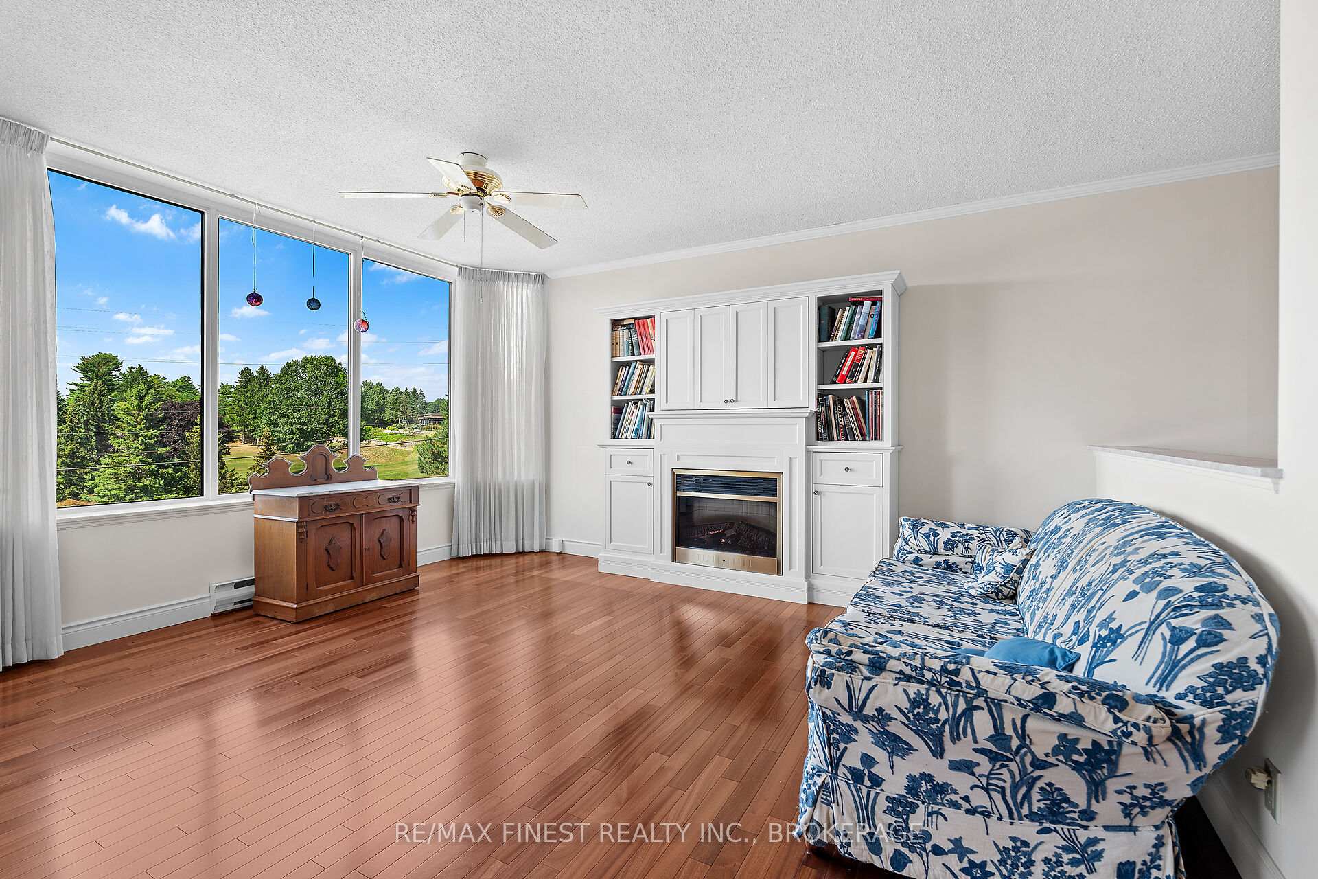 Photo 4 of Unit 302, 1000 King Street W, Kingston, Central City West — HOMEH