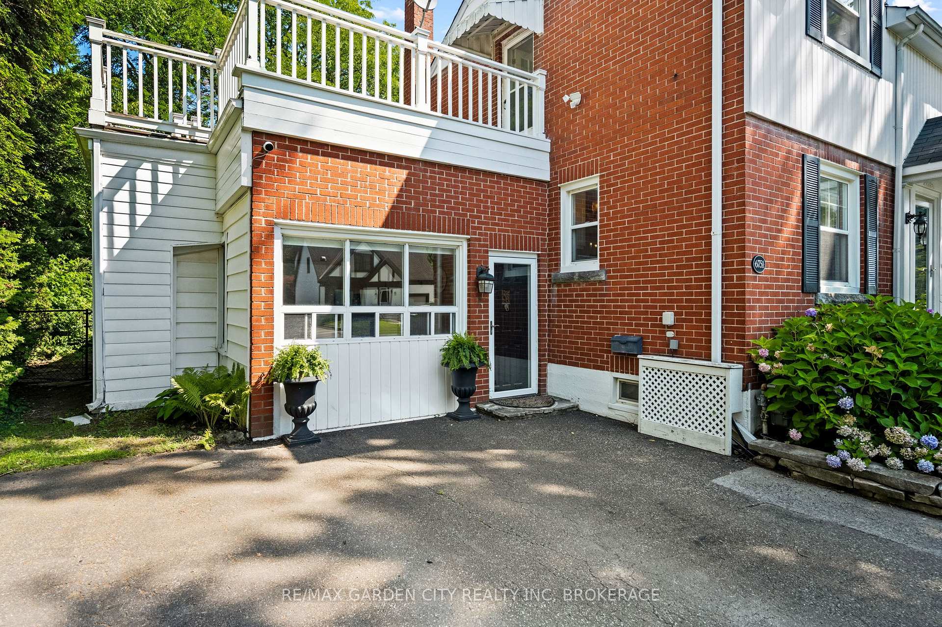 Photo 4 of 6751 Barker Street, Niagara Falls, Dorchester — HOMEH