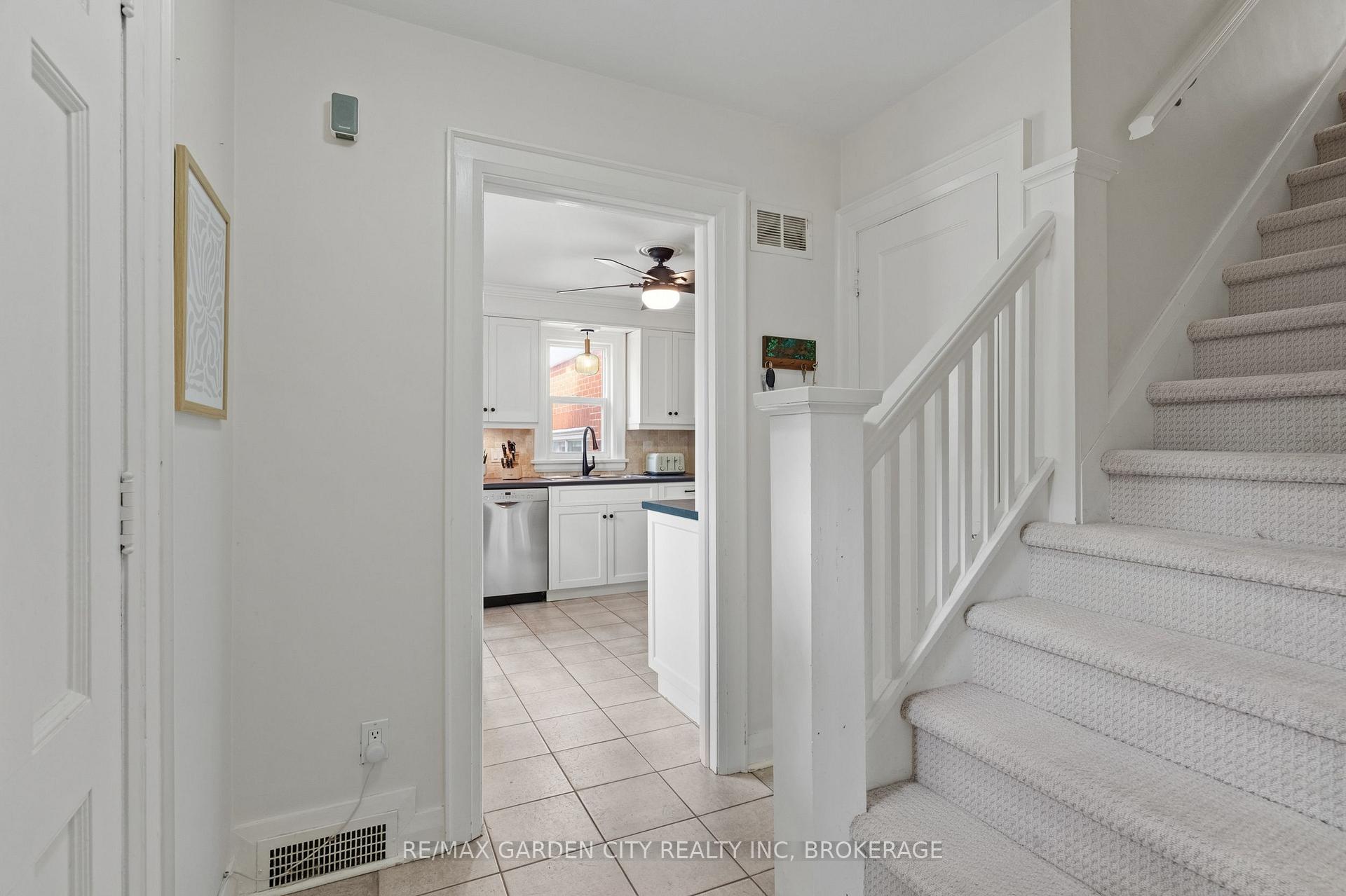 Photo 6 of 6751 Barker Street, Niagara Falls, Dorchester — HOMEH