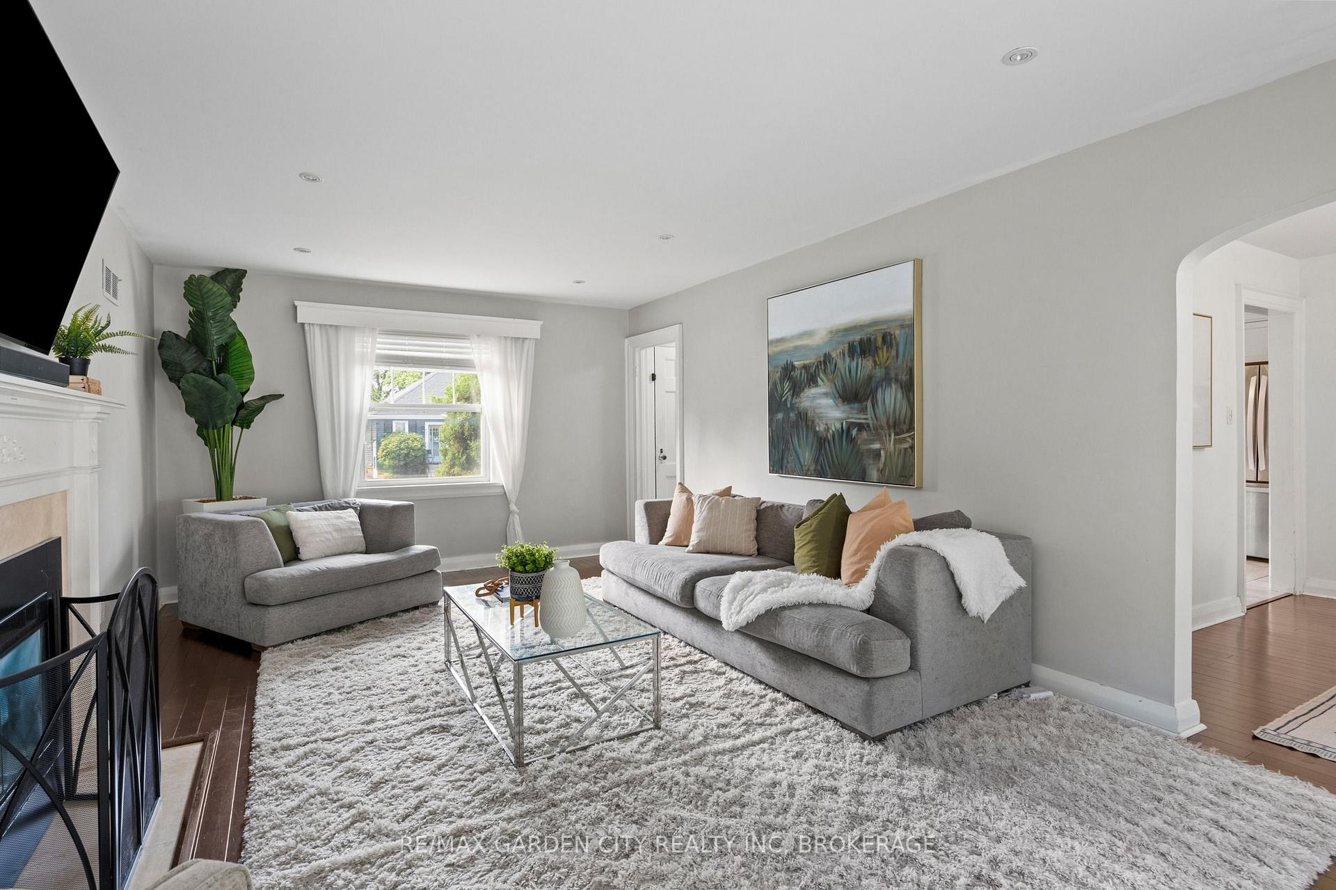 Photo 8 of 6751 Barker Street, Niagara Falls, Dorchester — HOMEH