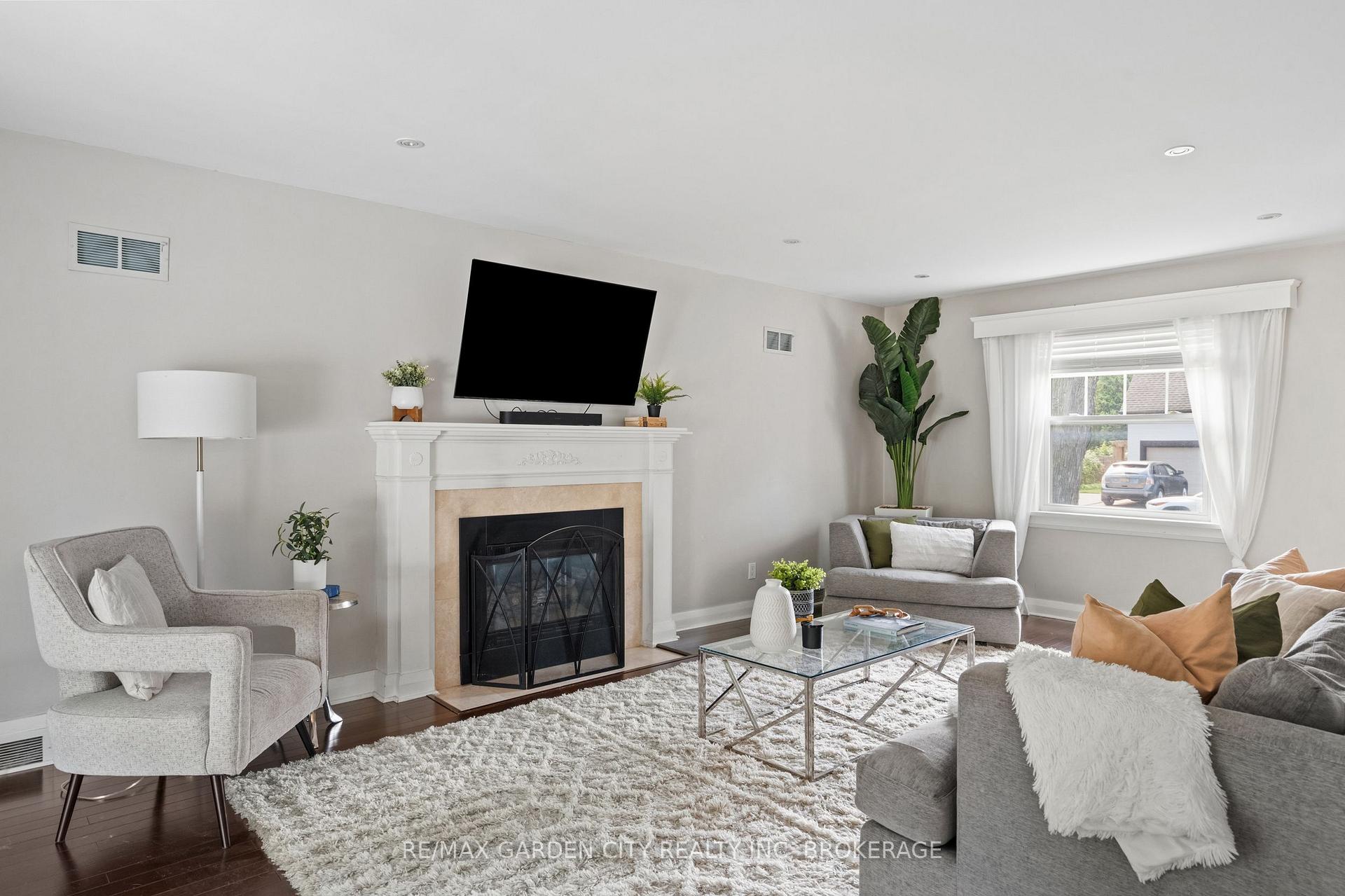 Photo 11 of 6751 Barker Street, Niagara Falls, Dorchester — HOMEH