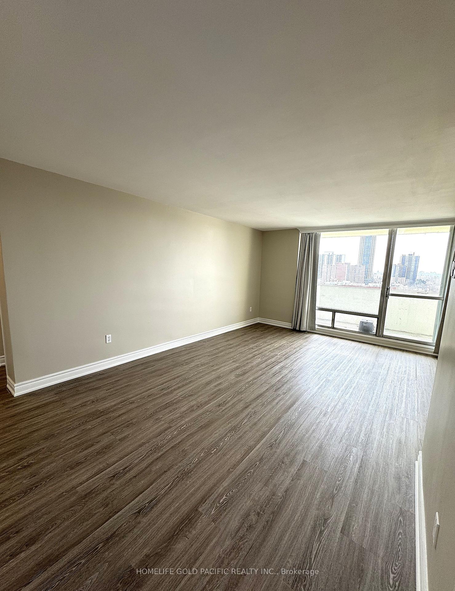 Photo 4 of Unit 1214, 1 Massey Square, Toronto, Crescent Town — HOMEH