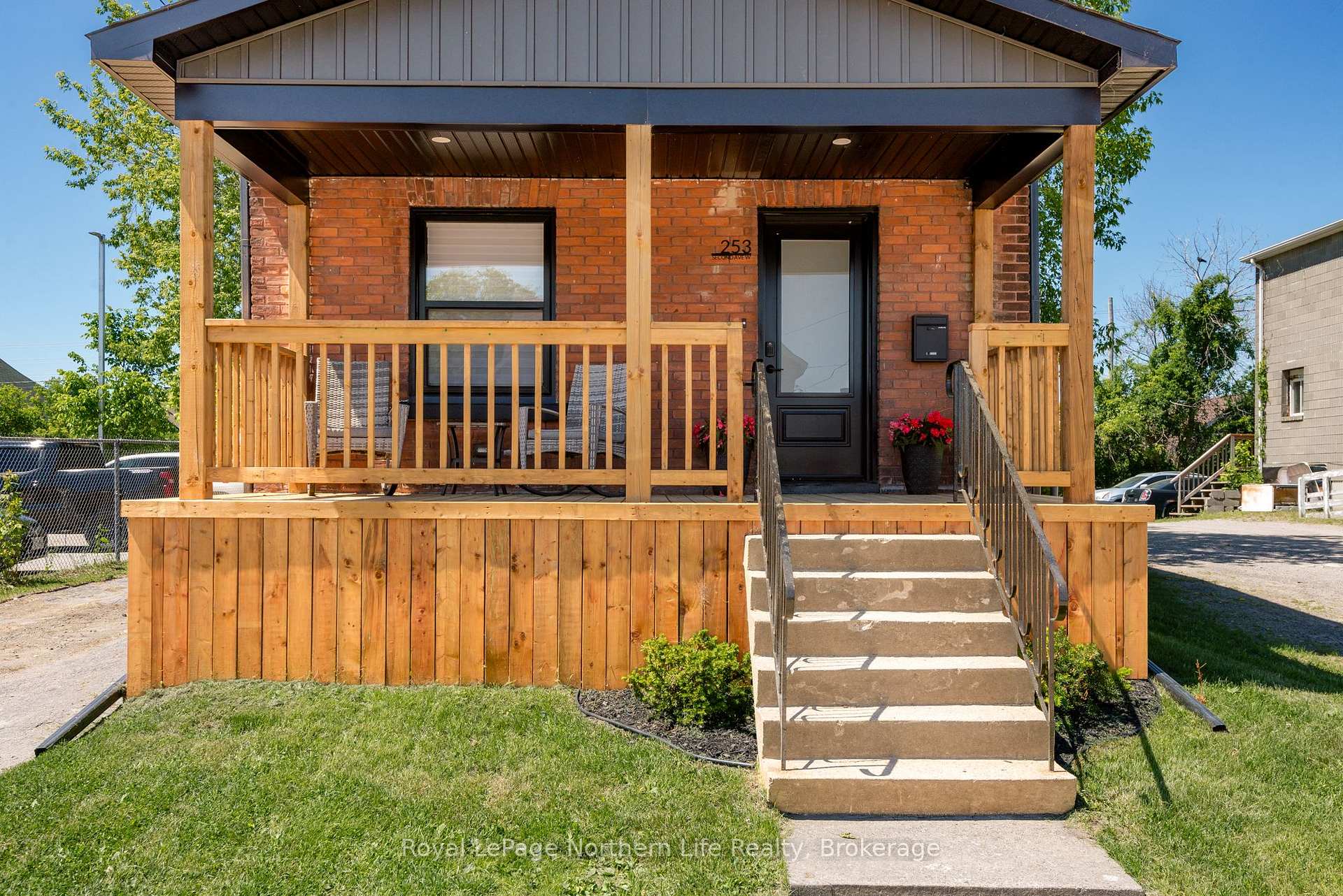 Photo 3 of 253 Second Avenue W, North Bay, Central — HOMEH