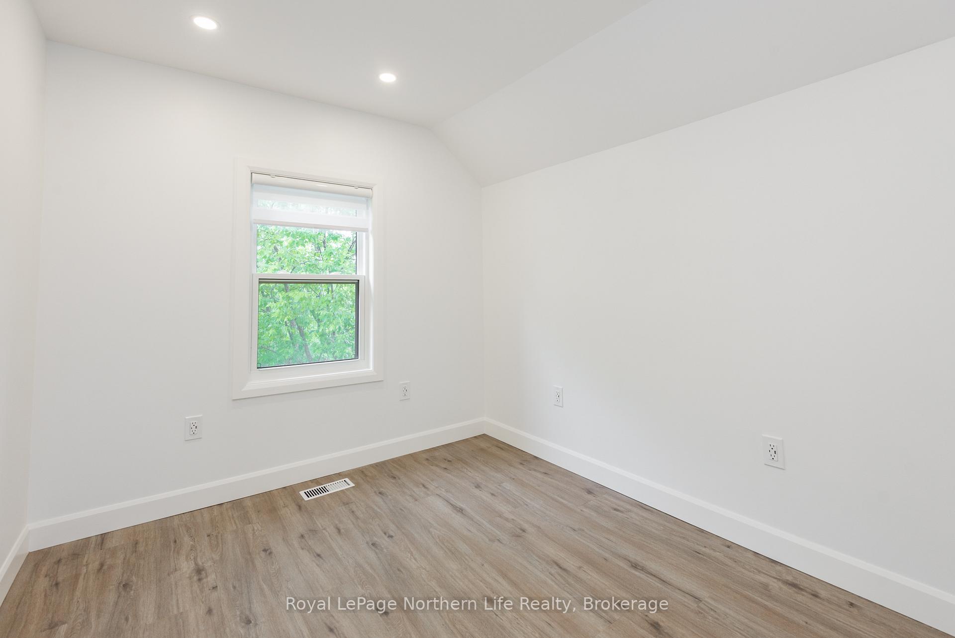 Photo 25 of 253 Second Avenue W, North Bay, Central — HOMEH