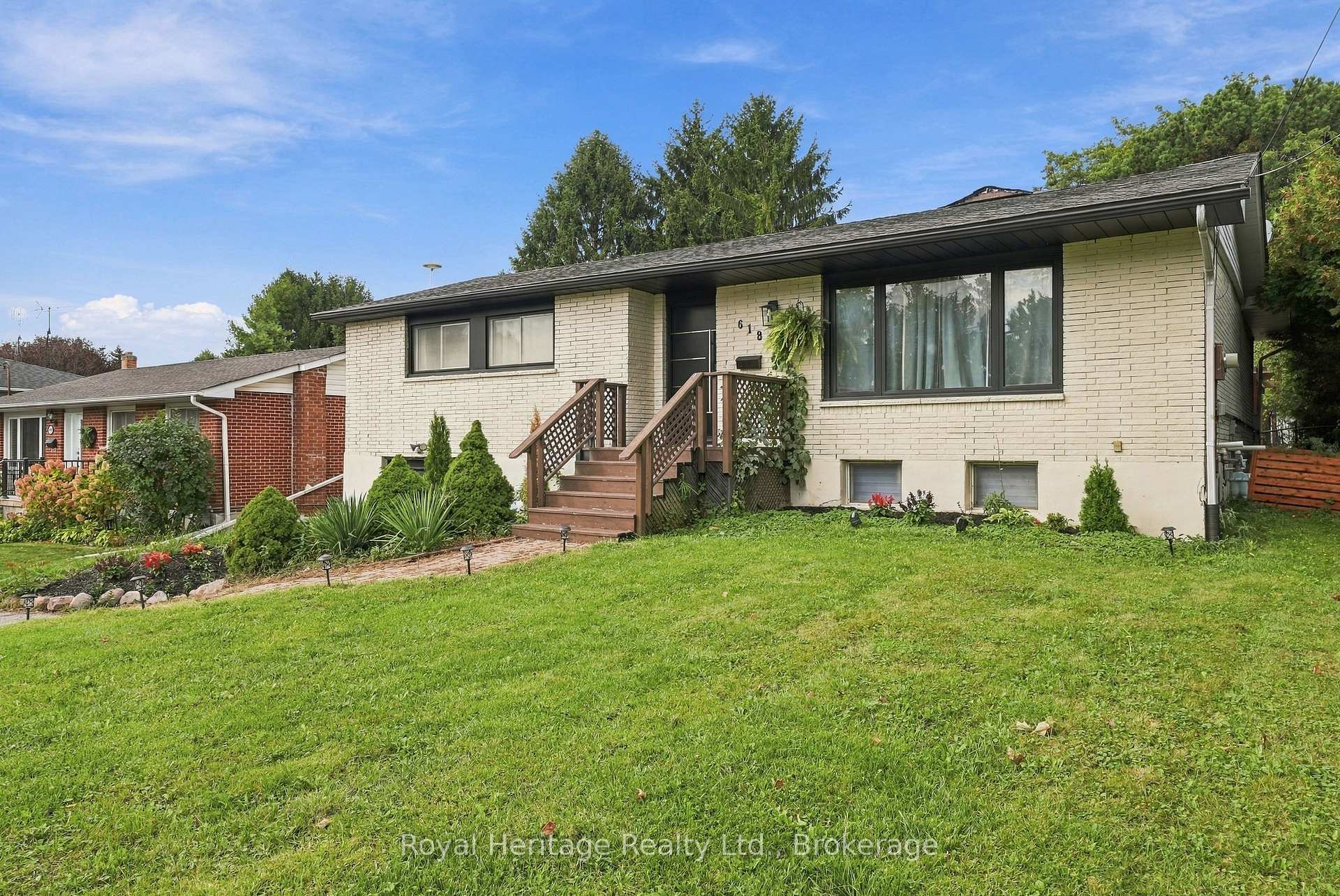 Photo 2 of 618 Sunset Boulevard, Clarington, Newcastle — HOMEH