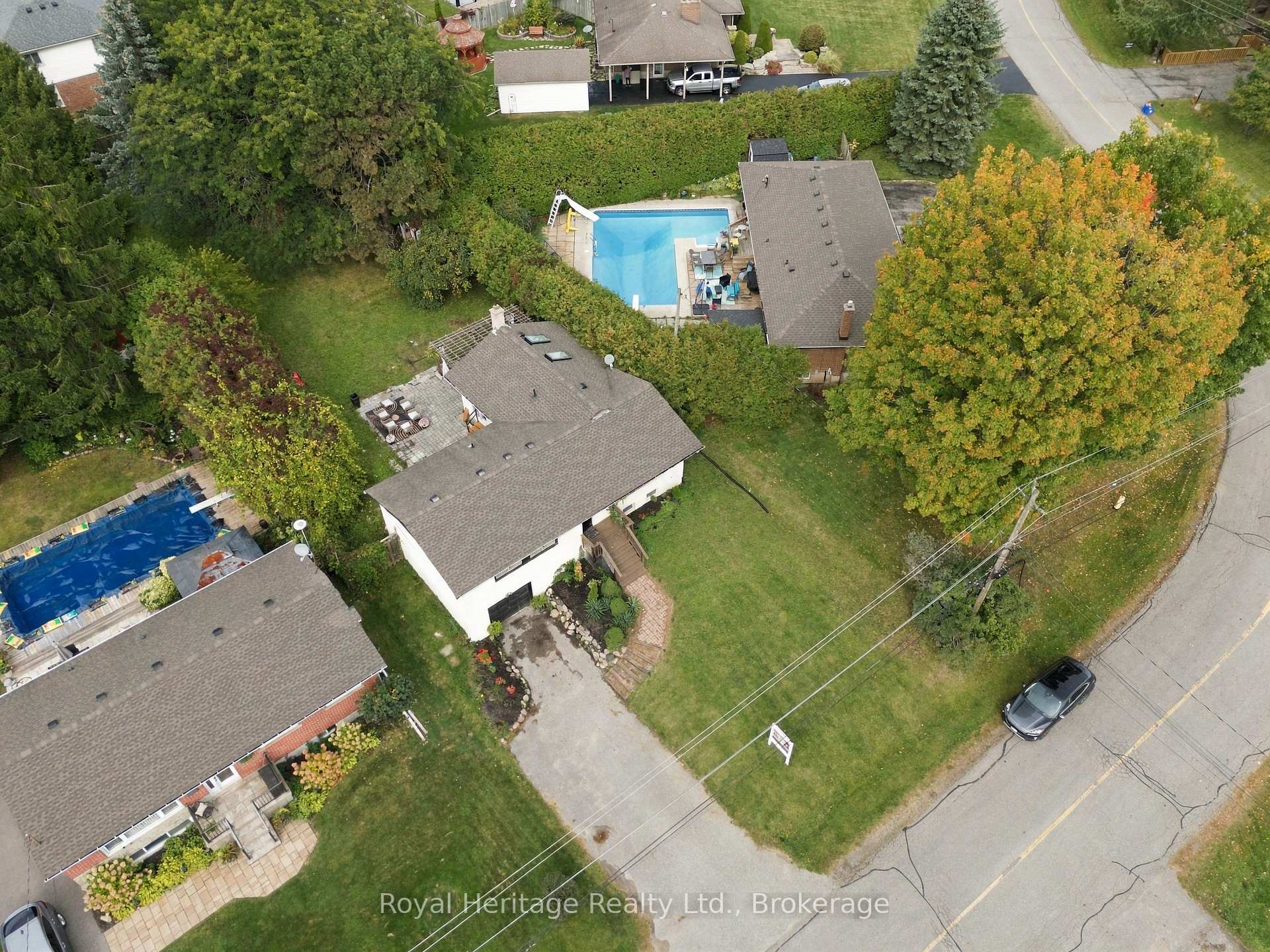 Photo 3 of 618 Sunset Boulevard, Clarington, Newcastle — HOMEH
