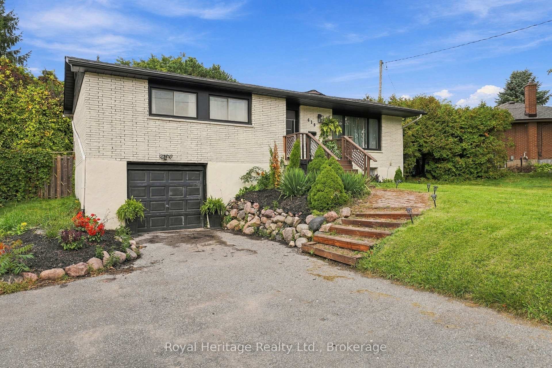Photo 4 of 618 Sunset Boulevard, Clarington, Newcastle — HOMEH