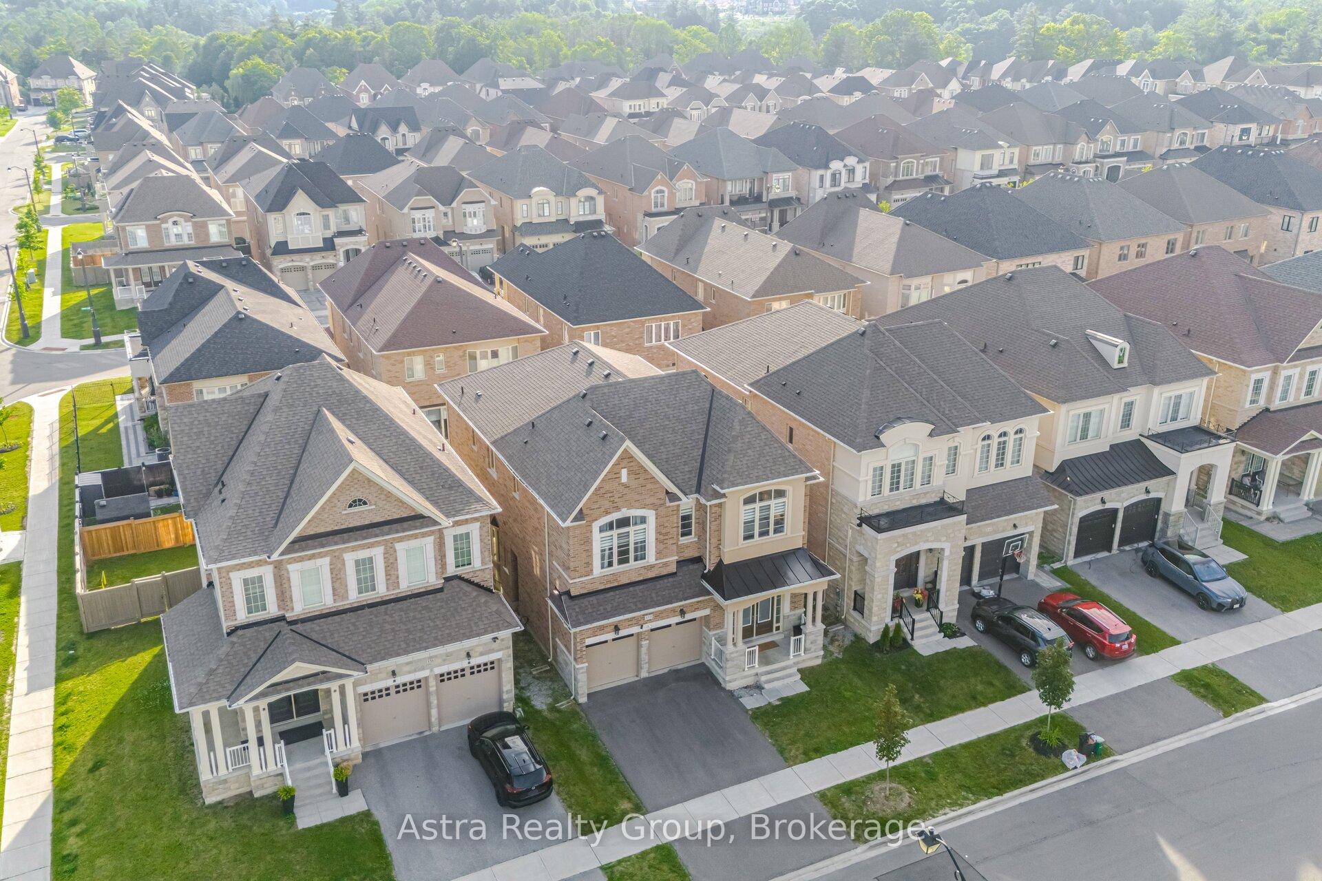 Photo 3 of 152 Stormont Trail, Vaughan, Vellore Village — HOMEH