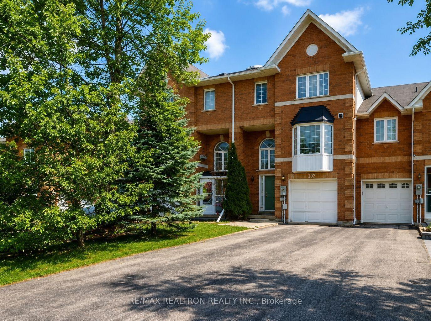 Photo 1 of 102 Royal Chapin Crescent, Richmond Hill, Westbrook — HOMEH