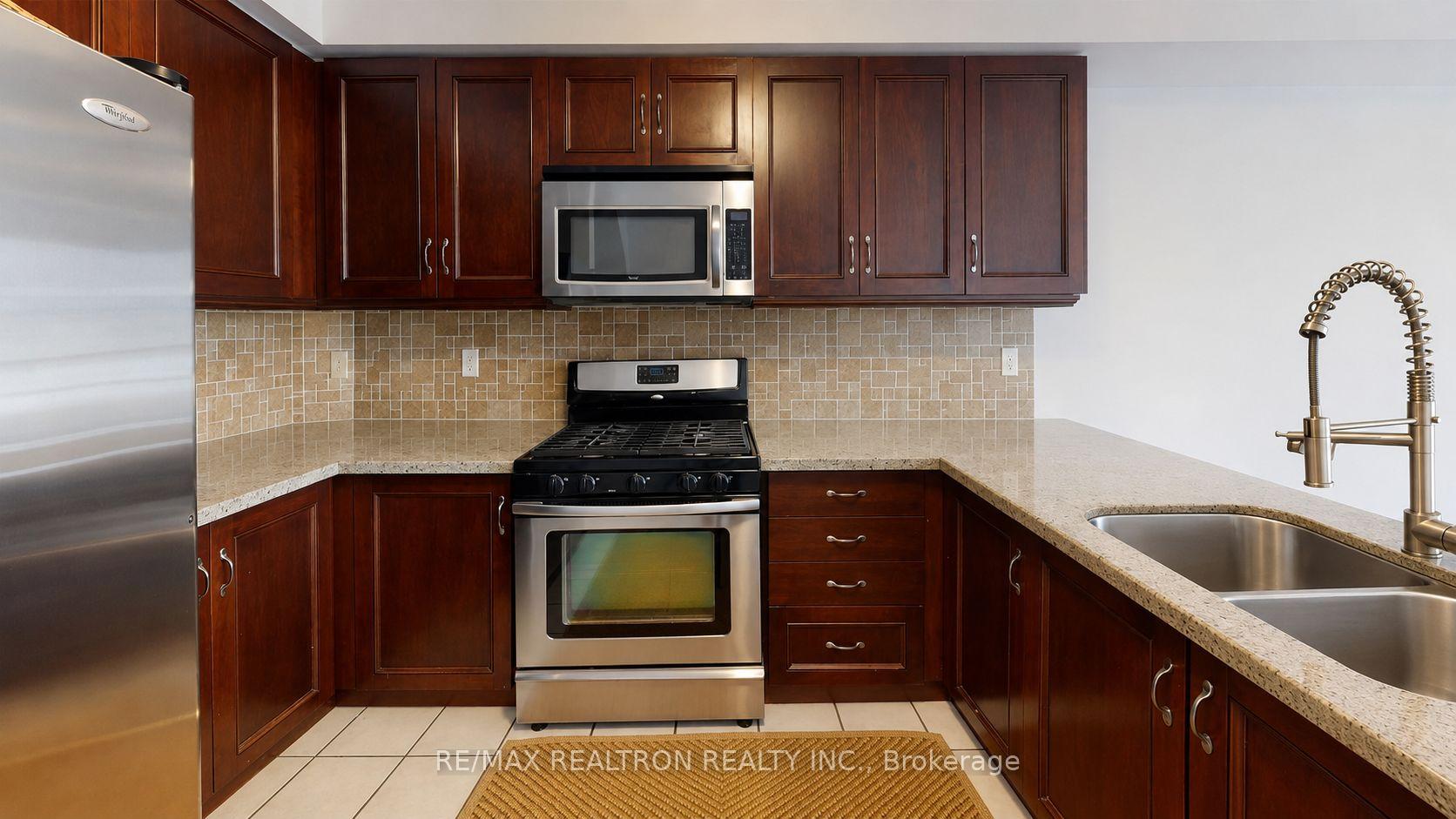 Photo 6 of 102 Royal Chapin Crescent, Richmond Hill, Westbrook — HOMEH