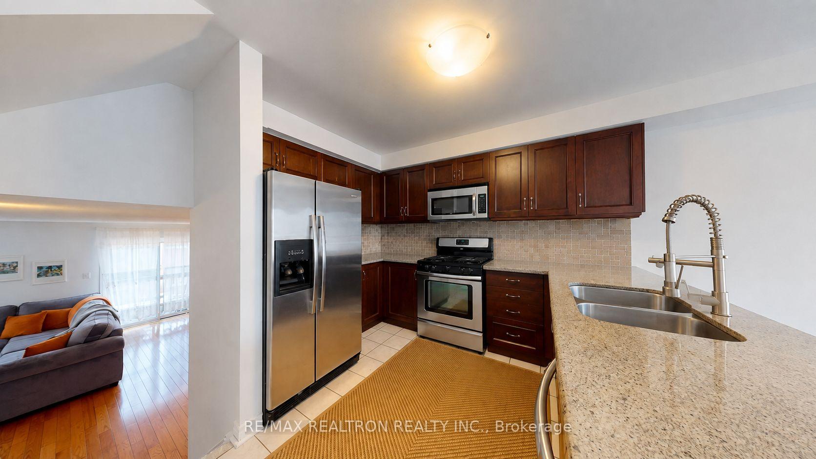 Photo 7 of 102 Royal Chapin Crescent, Richmond Hill, Westbrook — HOMEH