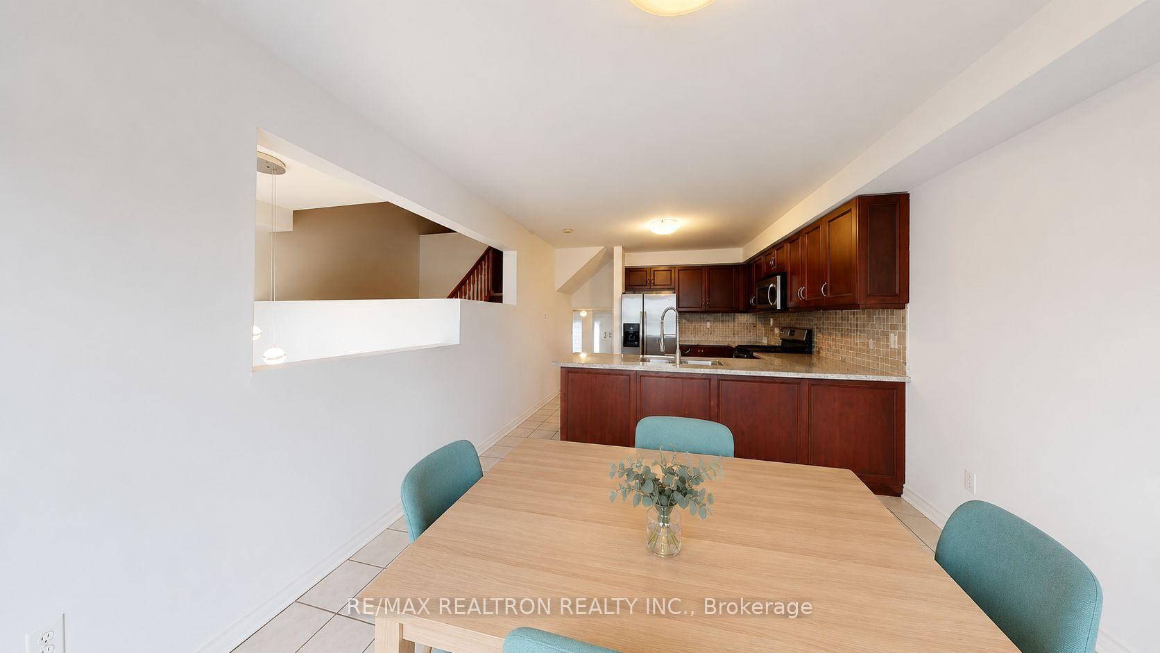 Photo 8 of 102 Royal Chapin Crescent, Richmond Hill, Westbrook — HOMEH