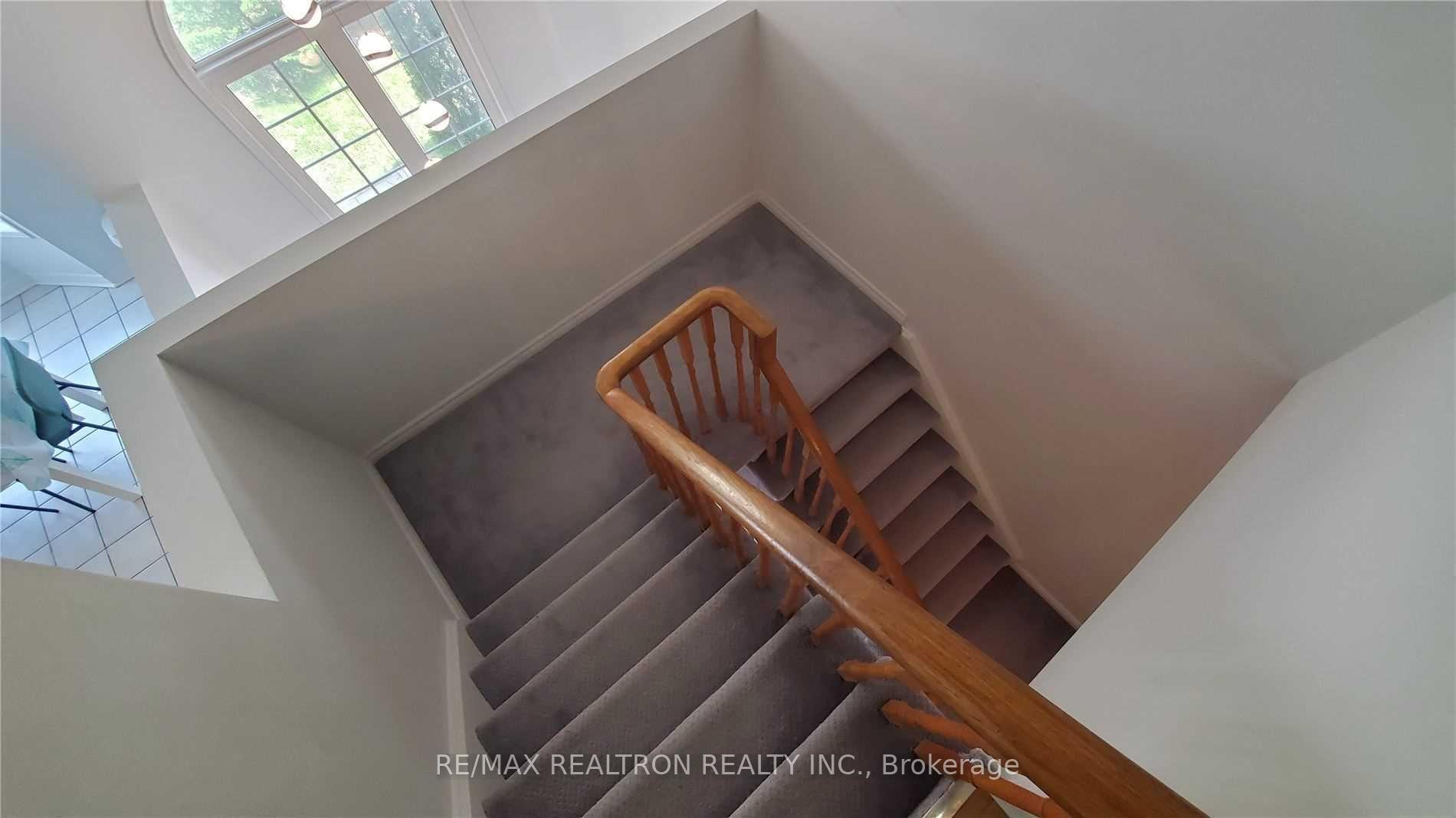 Photo 9 of 102 Royal Chapin Crescent, Richmond Hill, Westbrook — HOMEH