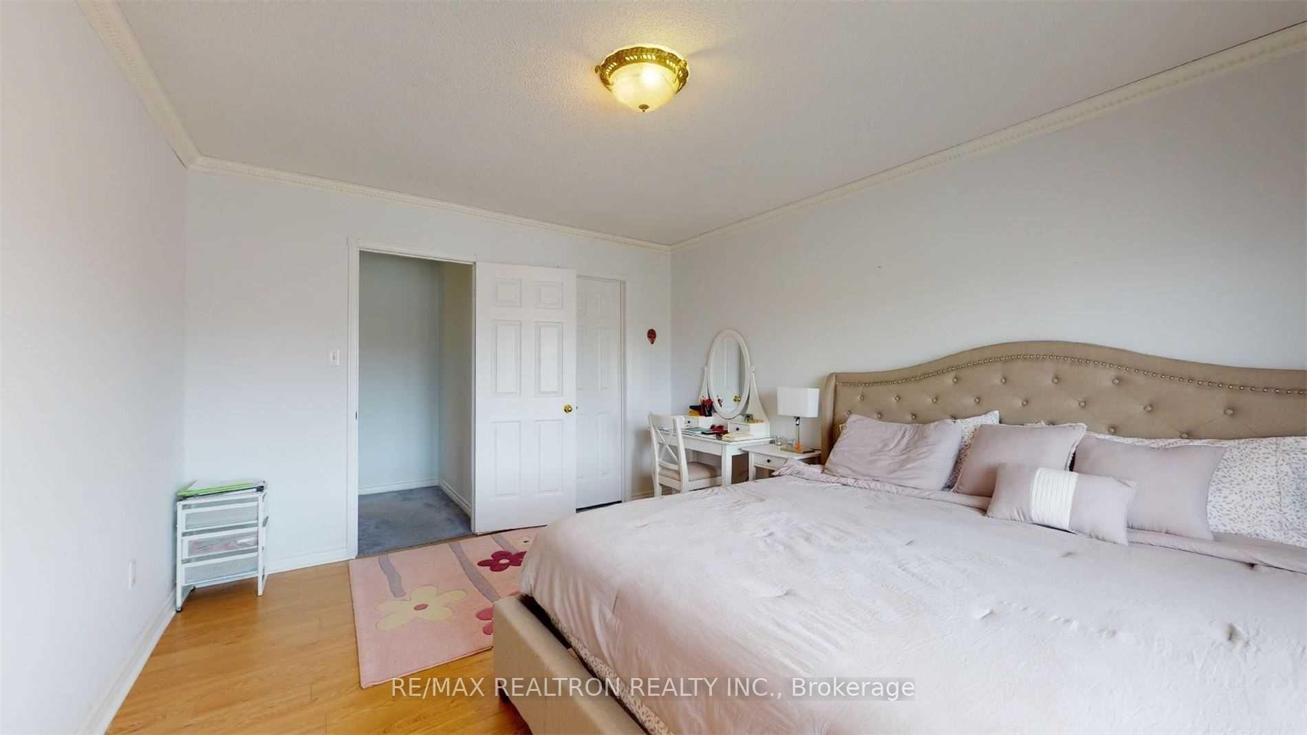 Photo 12 of 102 Royal Chapin Crescent, Richmond Hill, Westbrook — HOMEH
