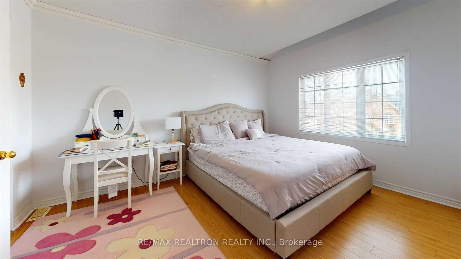 Photo 13 of 102 Royal Chapin Crescent, Richmond Hill, Westbrook — HOMEH