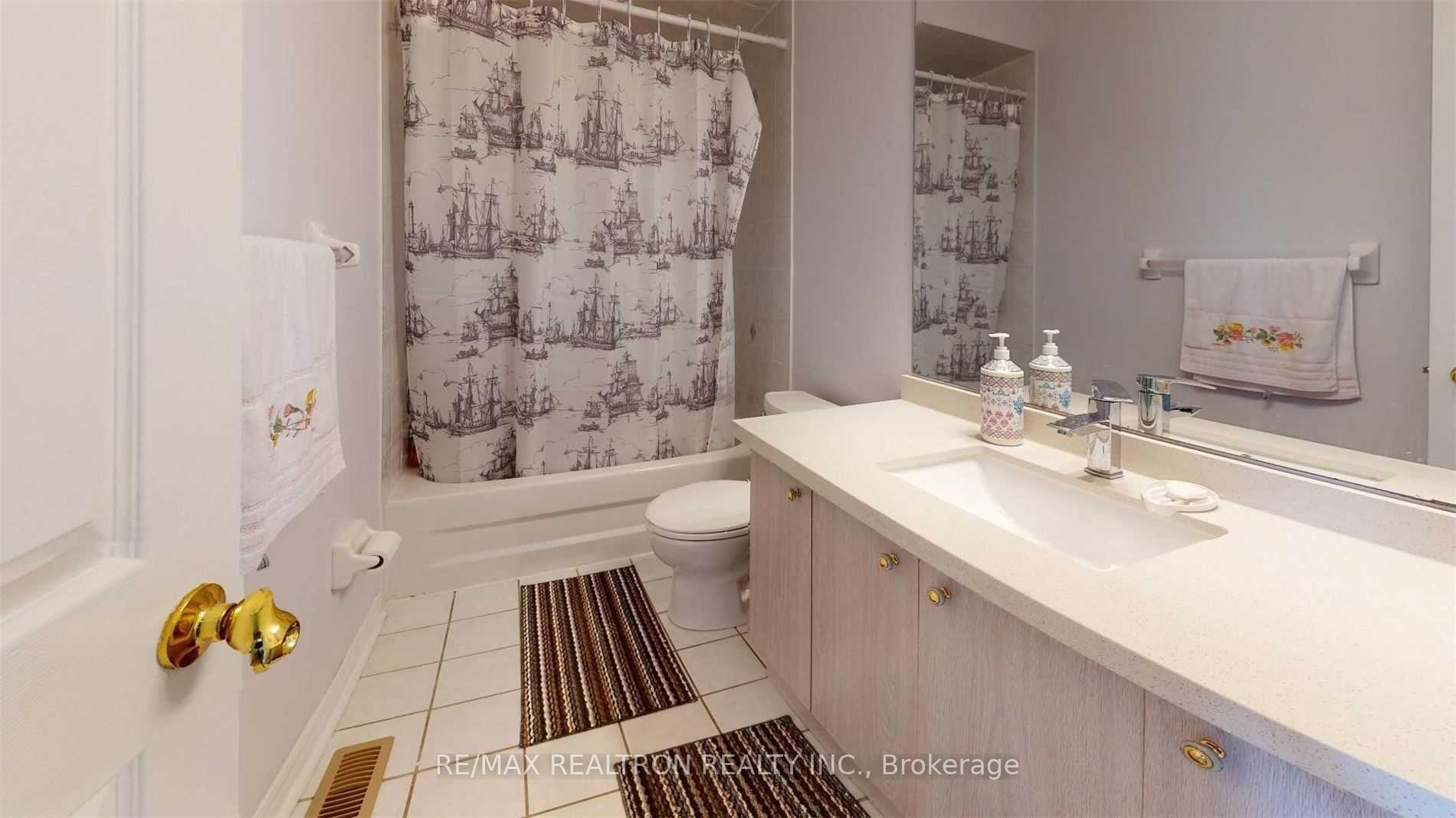 Photo 16 of 102 Royal Chapin Crescent, Richmond Hill, Westbrook — HOMEH