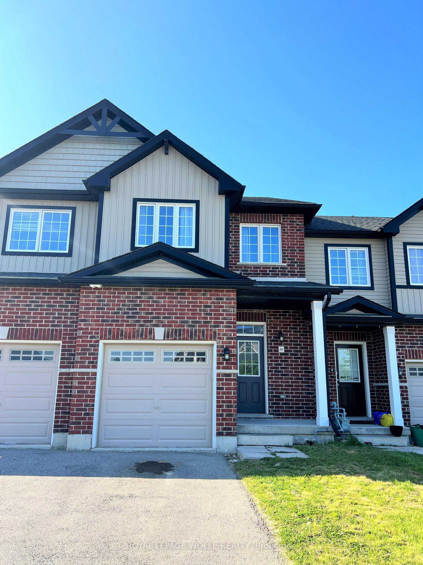Photo 2 of 46 Renfrew Street, Kitchener, Huron Park — HOMEH
