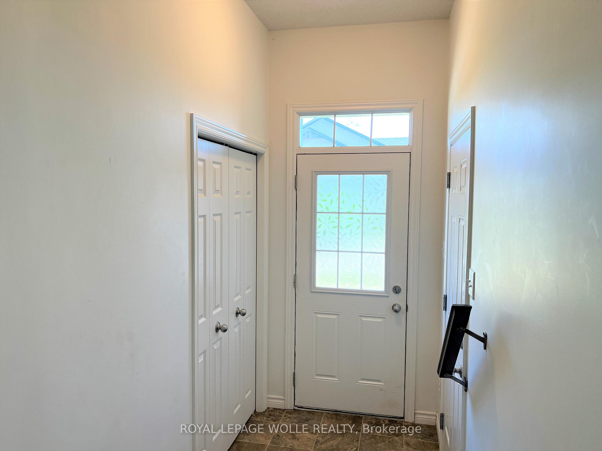 Photo 3 of 46 Renfrew Street, Kitchener, Huron Park — HOMEH