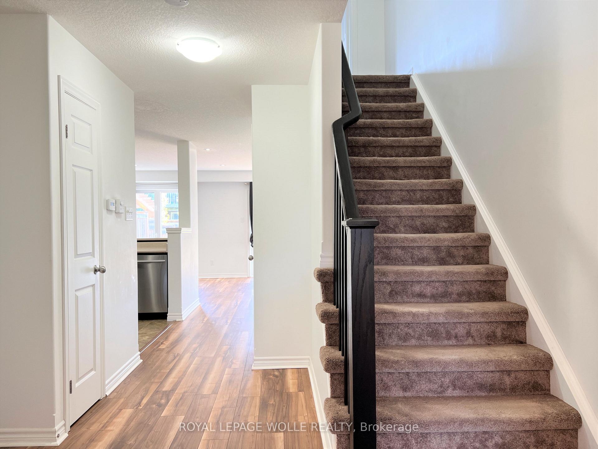 Photo 4 of 46 Renfrew Street, Kitchener, Huron Park — HOMEH