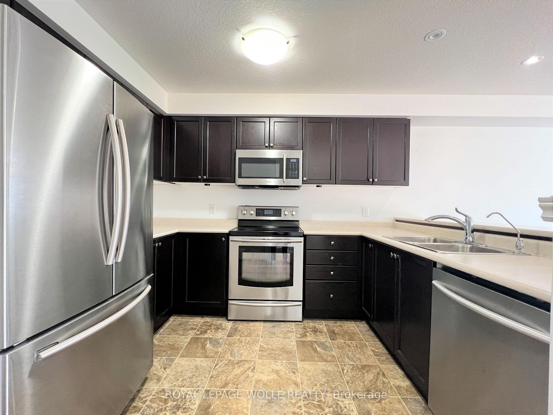 Photo 6 of 46 Renfrew Street, Kitchener, Huron Park — HOMEH