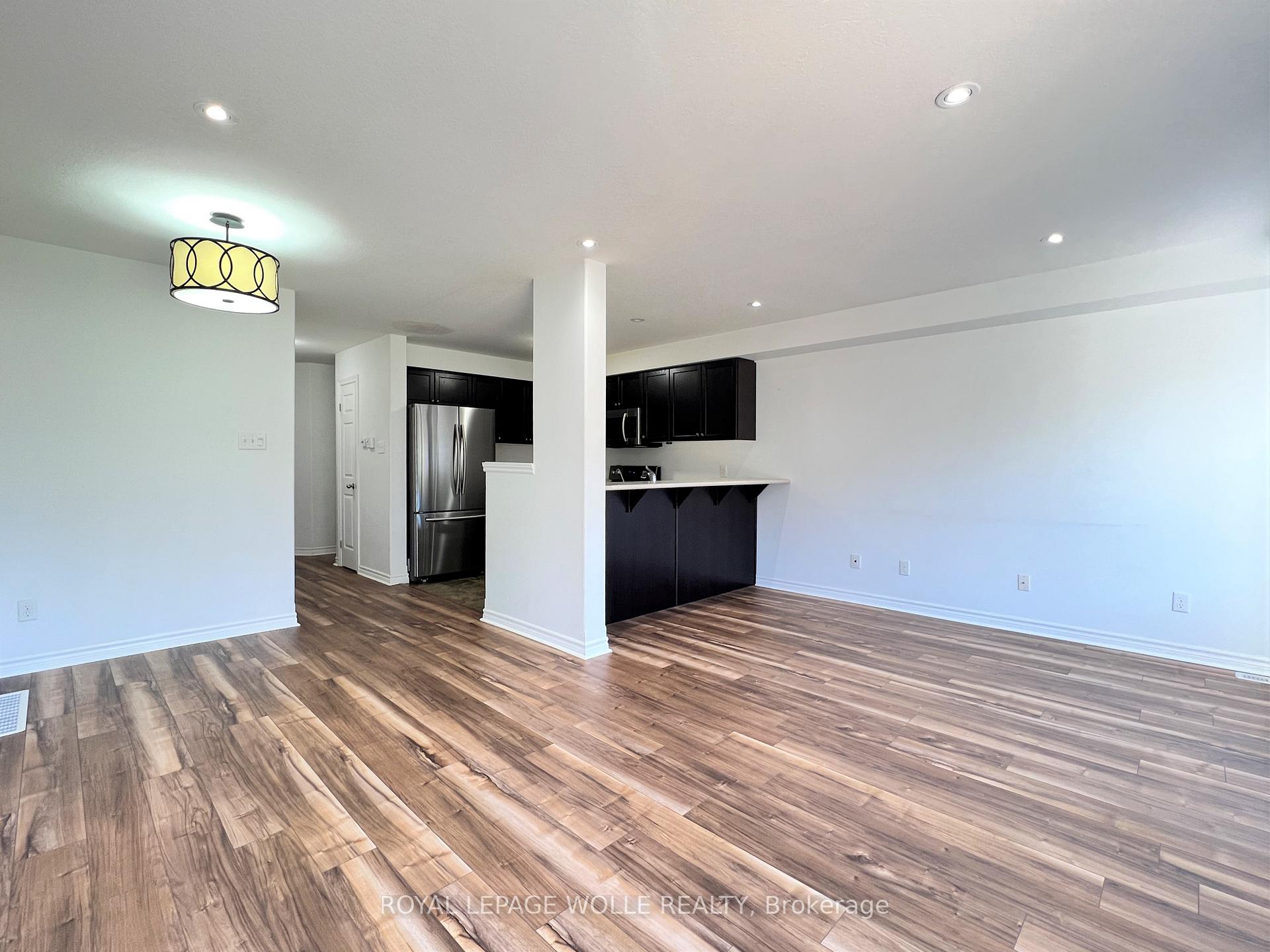 Photo 9 of 46 Renfrew Street, Kitchener, Huron Park — HOMEH