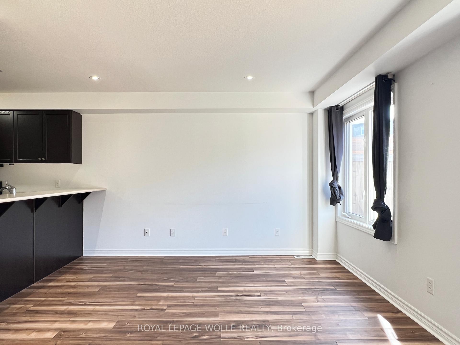 Photo 10 of 46 Renfrew Street, Kitchener, Huron Park — HOMEH