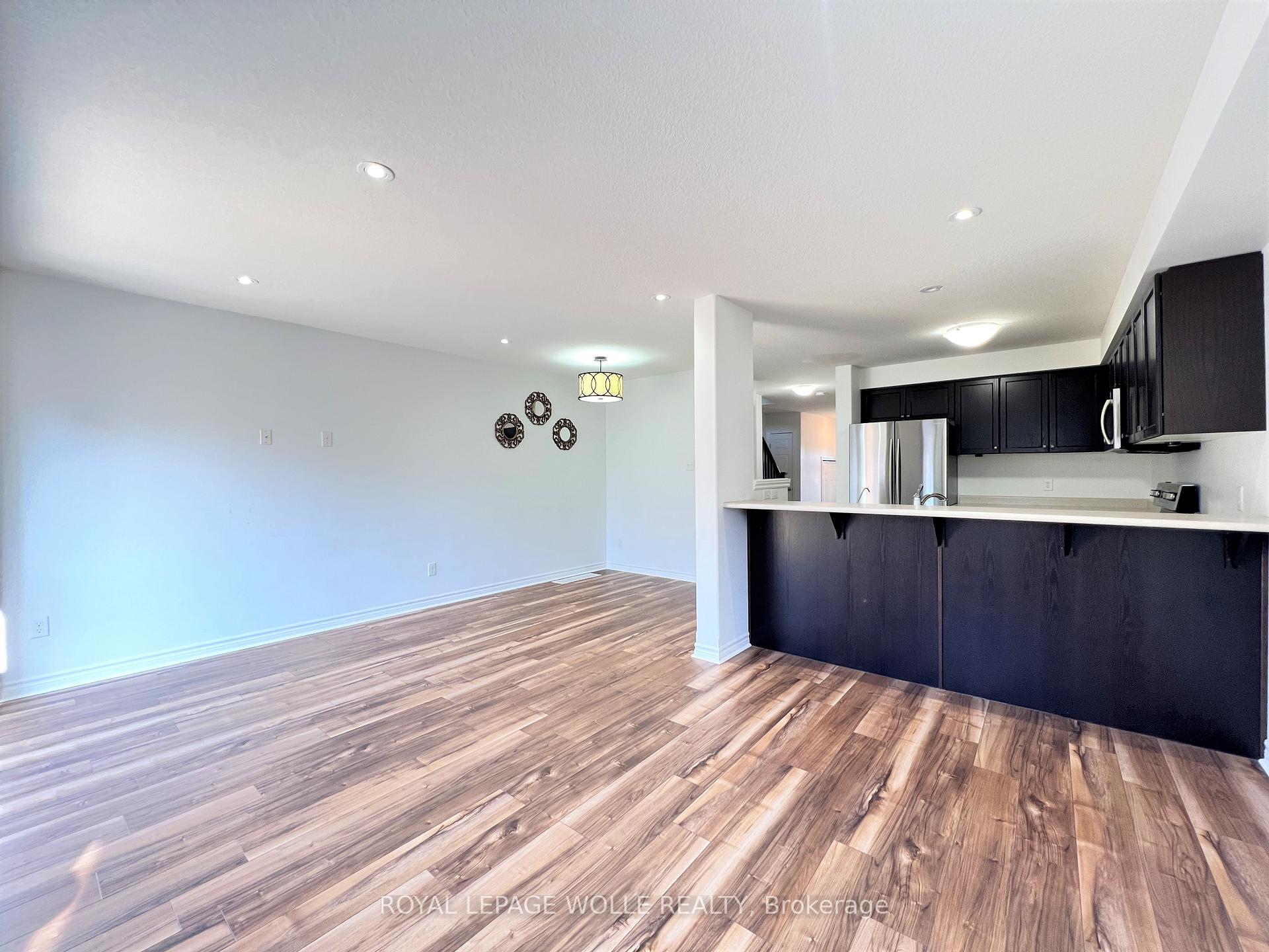 Photo 11 of 46 Renfrew Street, Kitchener, Huron Park — HOMEH