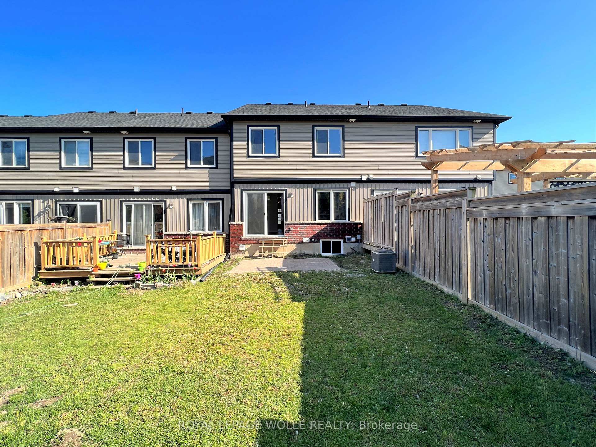 Photo 13 of 46 Renfrew Street, Kitchener, Huron Park — HOMEH