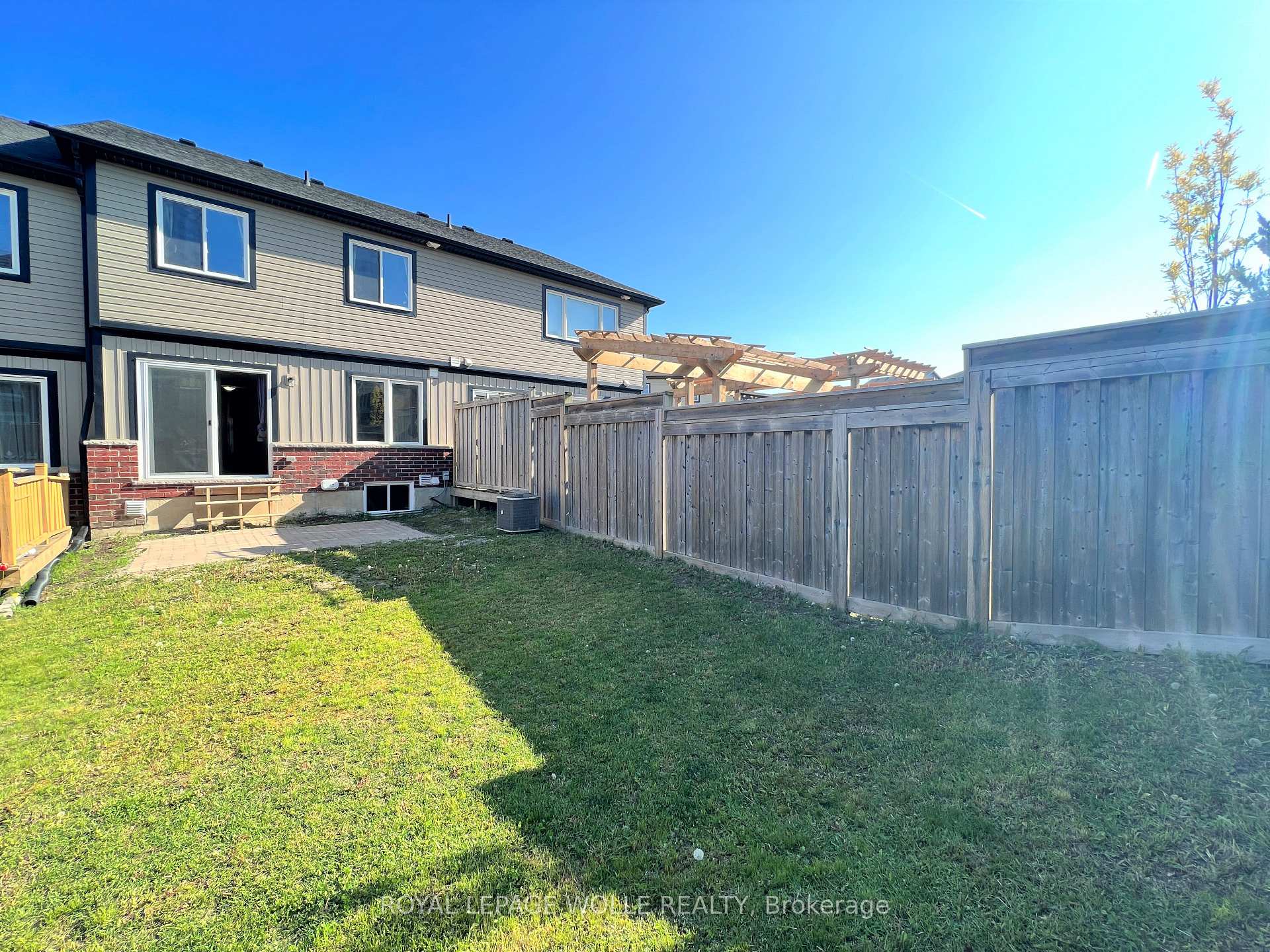 Photo 14 of 46 Renfrew Street, Kitchener, Huron Park — HOMEH