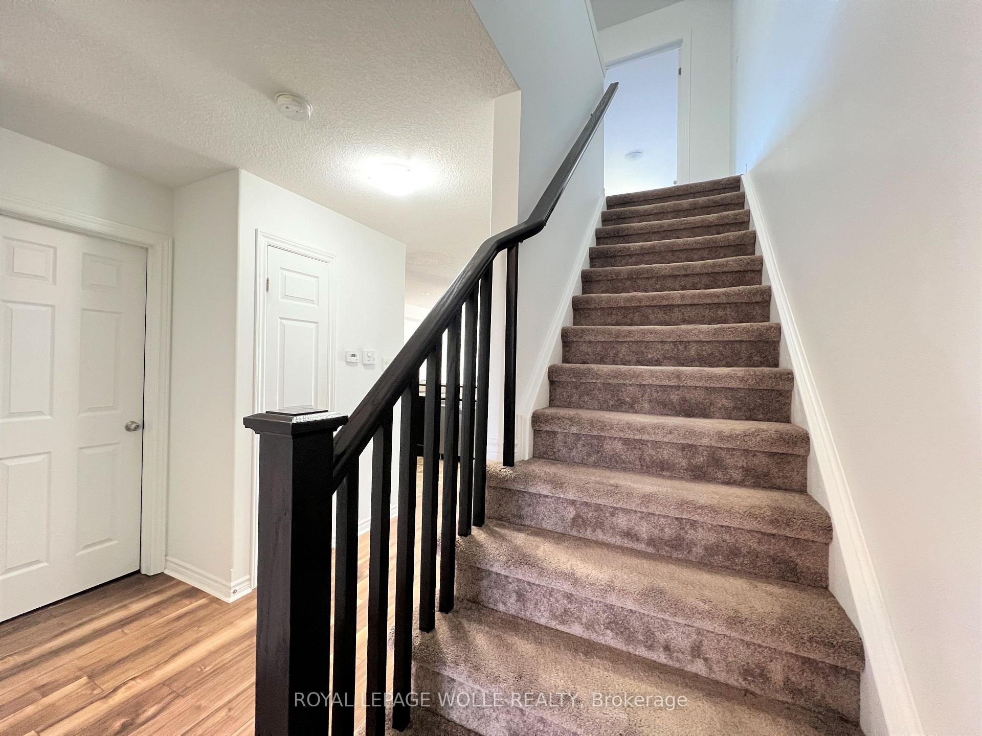 Photo 17 of 46 Renfrew Street, Kitchener, Huron Park — HOMEH
