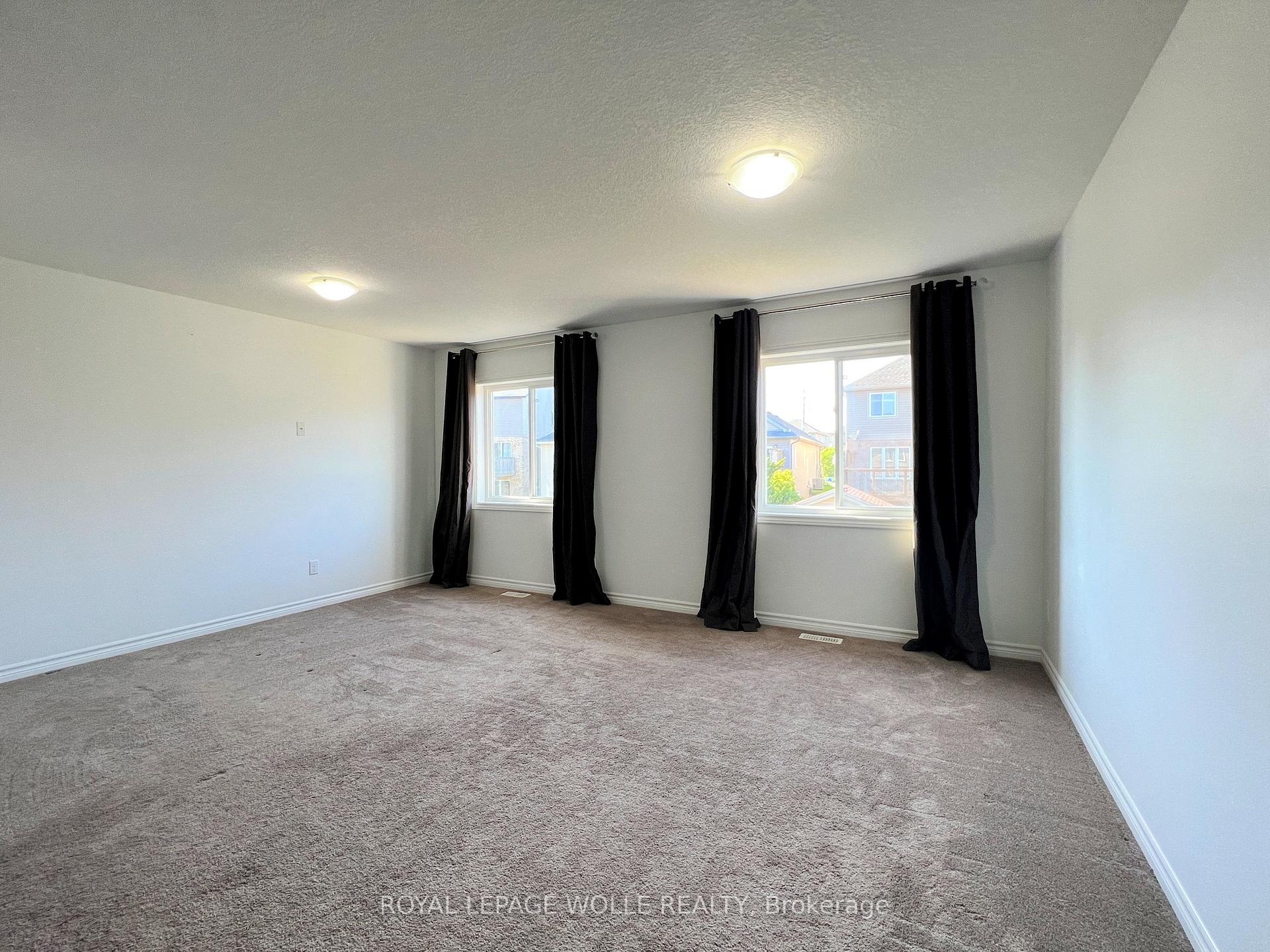 Photo 18 of 46 Renfrew Street, Kitchener, Huron Park — HOMEH