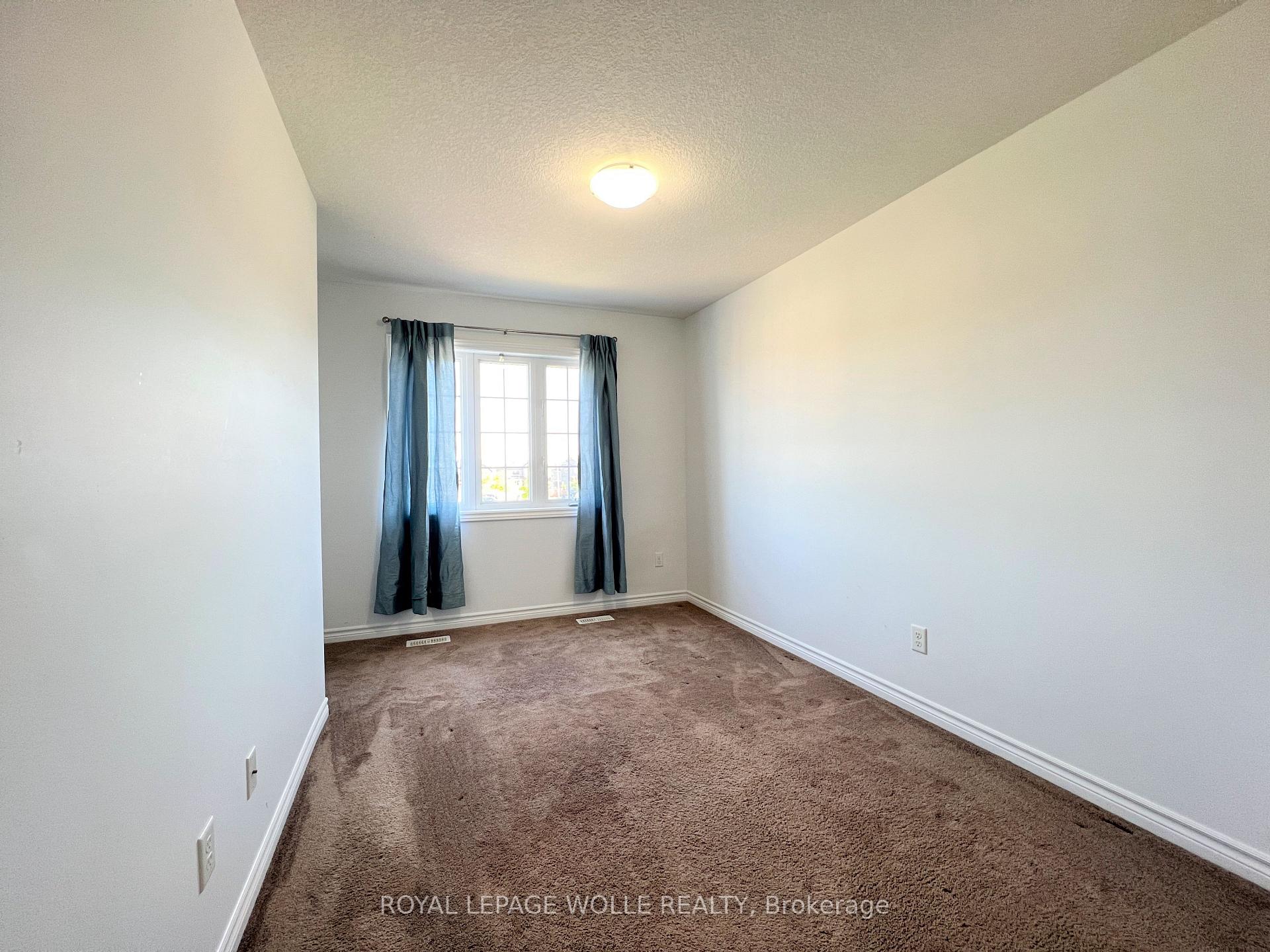 Photo 23 of 46 Renfrew Street, Kitchener, Huron Park — HOMEH