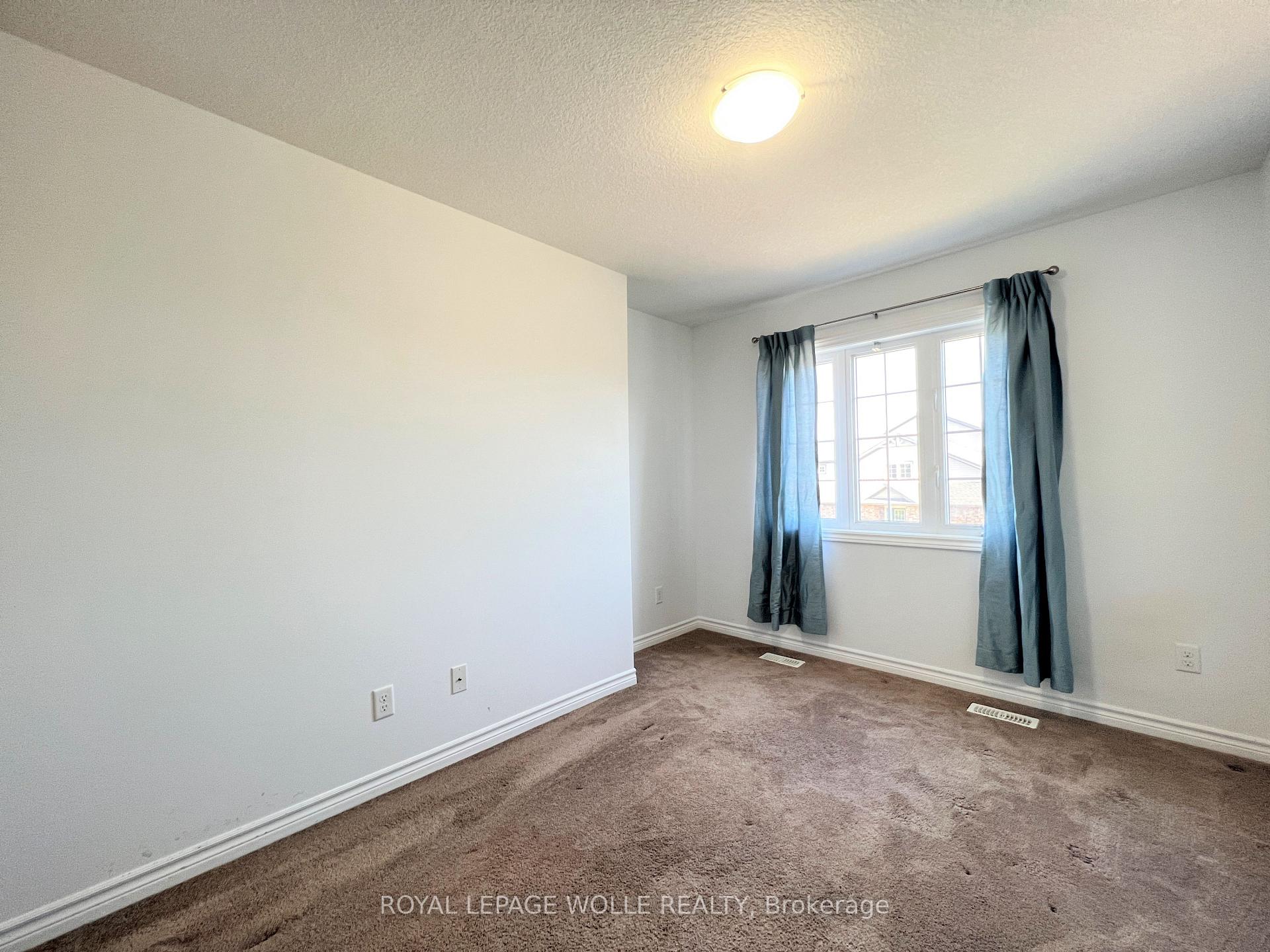 Photo 24 of 46 Renfrew Street, Kitchener, Huron Park — HOMEH