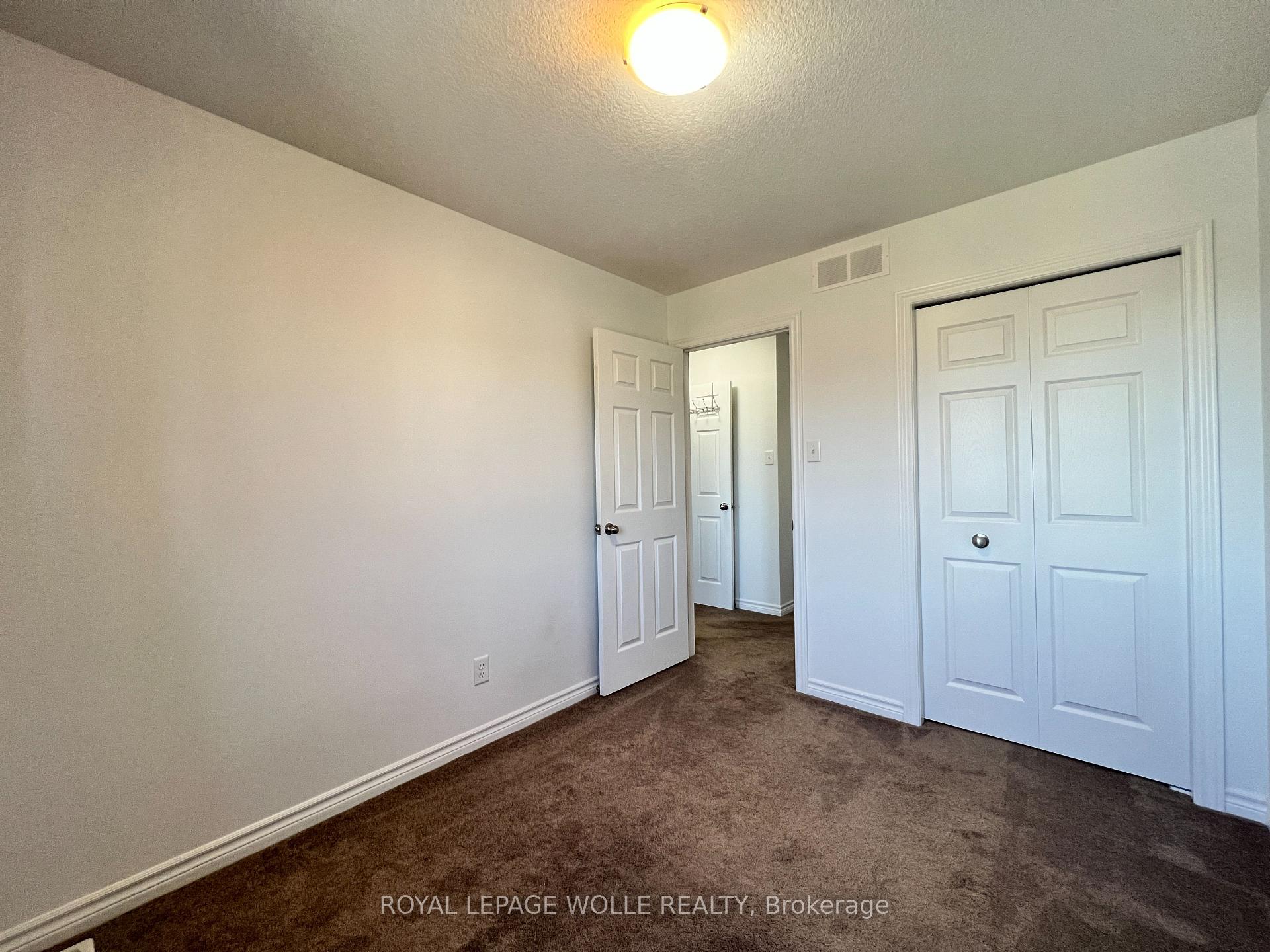 Photo 27 of 46 Renfrew Street, Kitchener, Huron Park — HOMEH