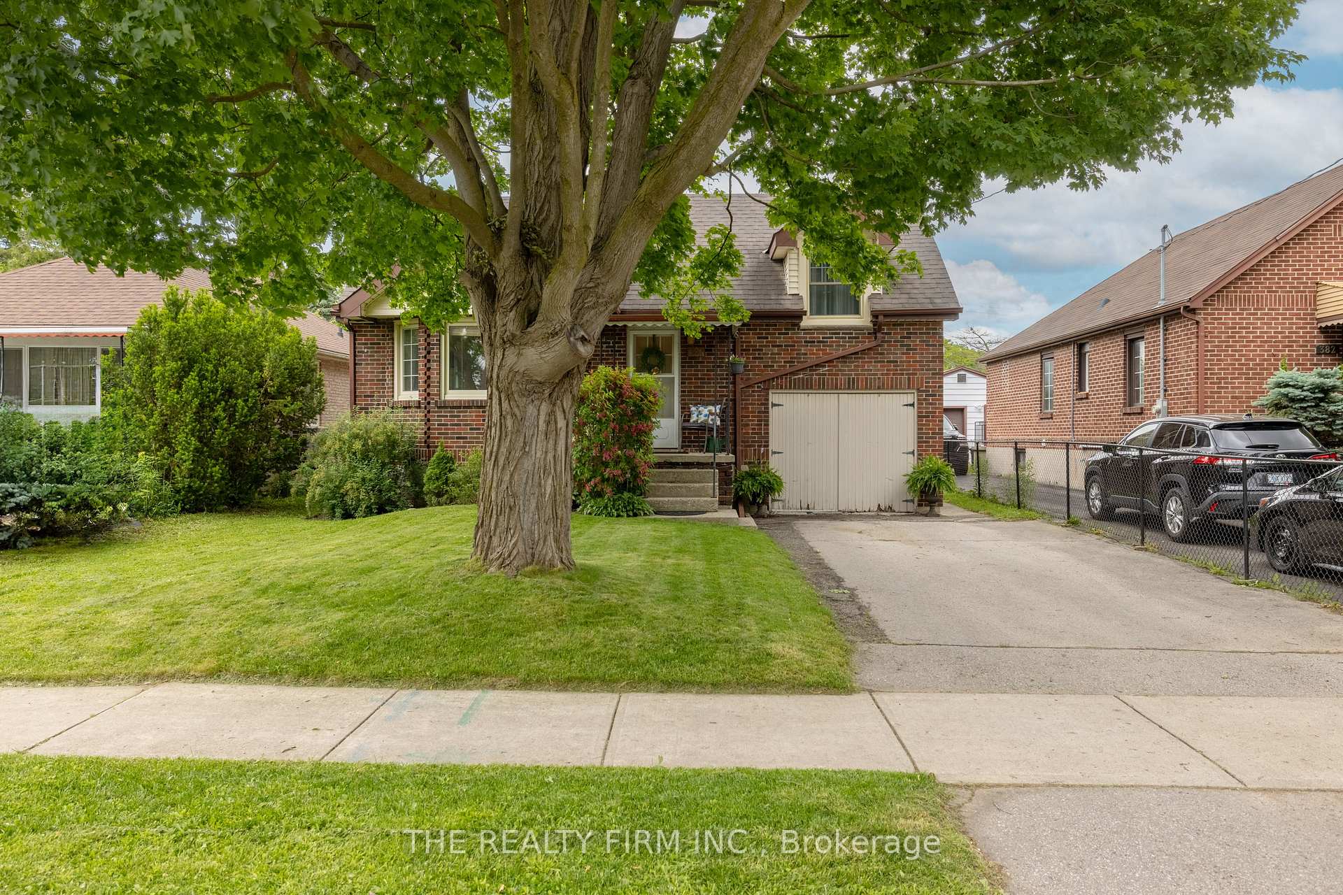 Photo 1 of 384 Spruce Street, London, East H — HOMEH