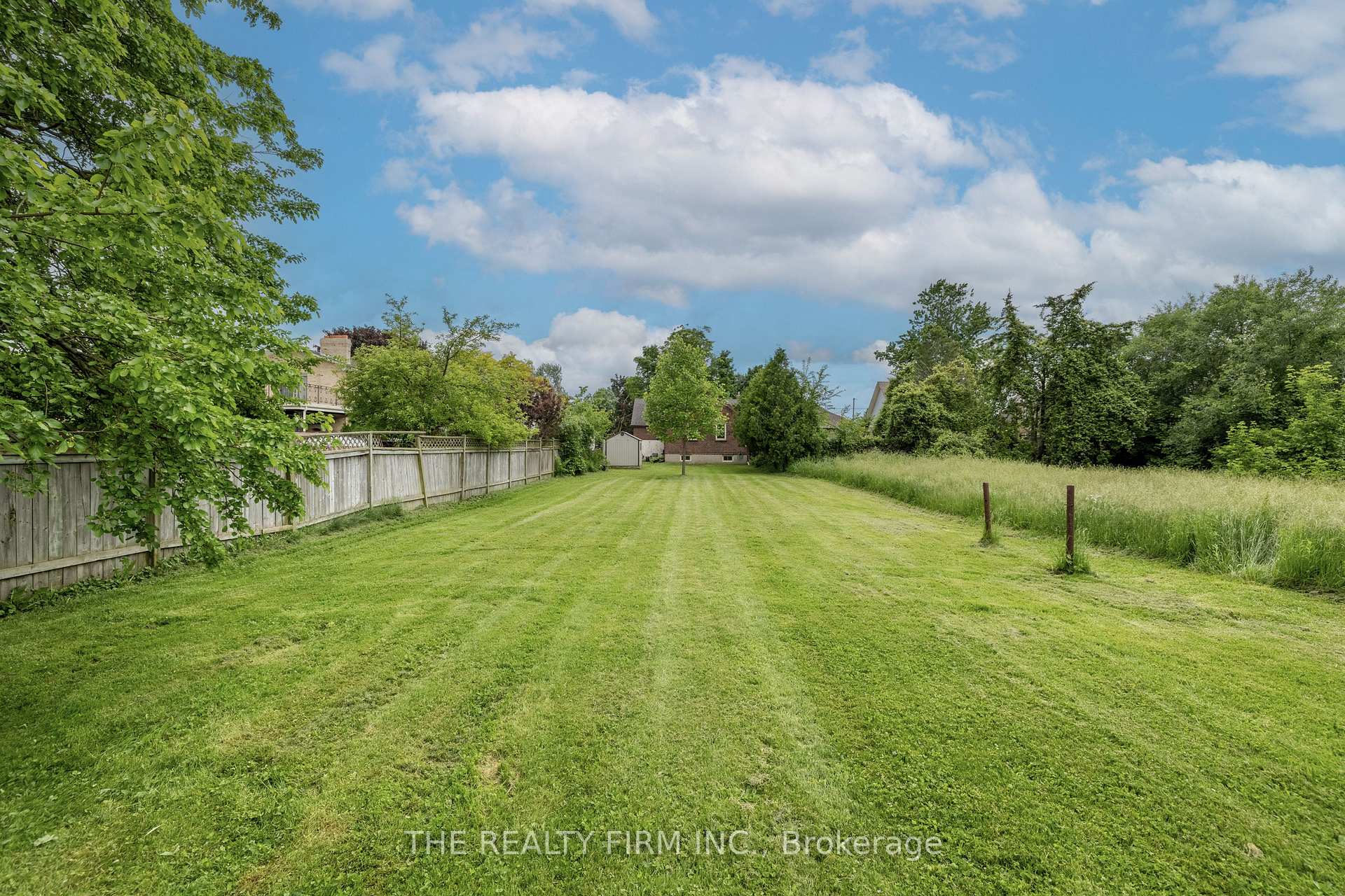 Photo 3 of 384 Spruce Street, London, East H — HOMEH