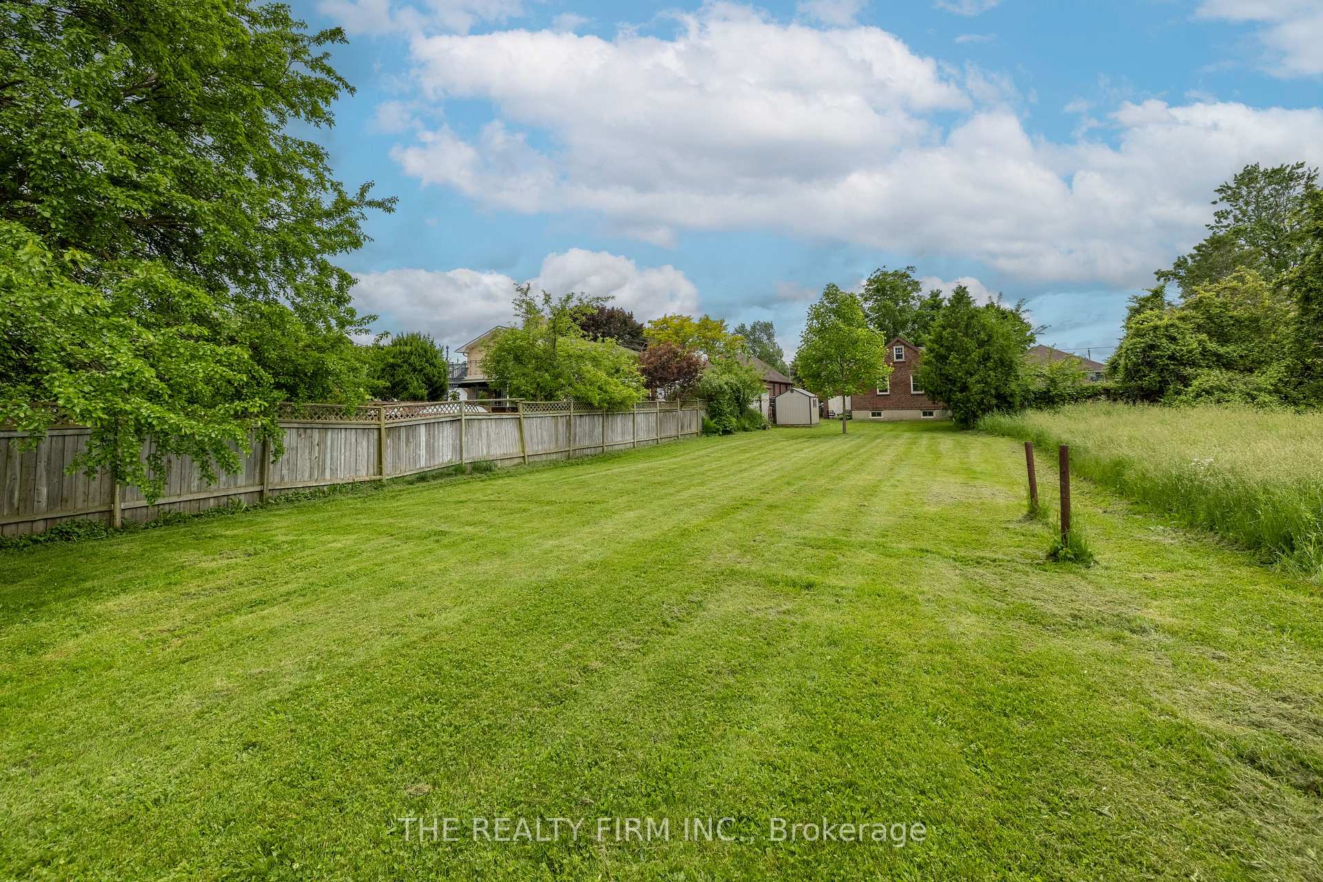 Photo 4 of 384 Spruce Street, London, East H — HOMEH