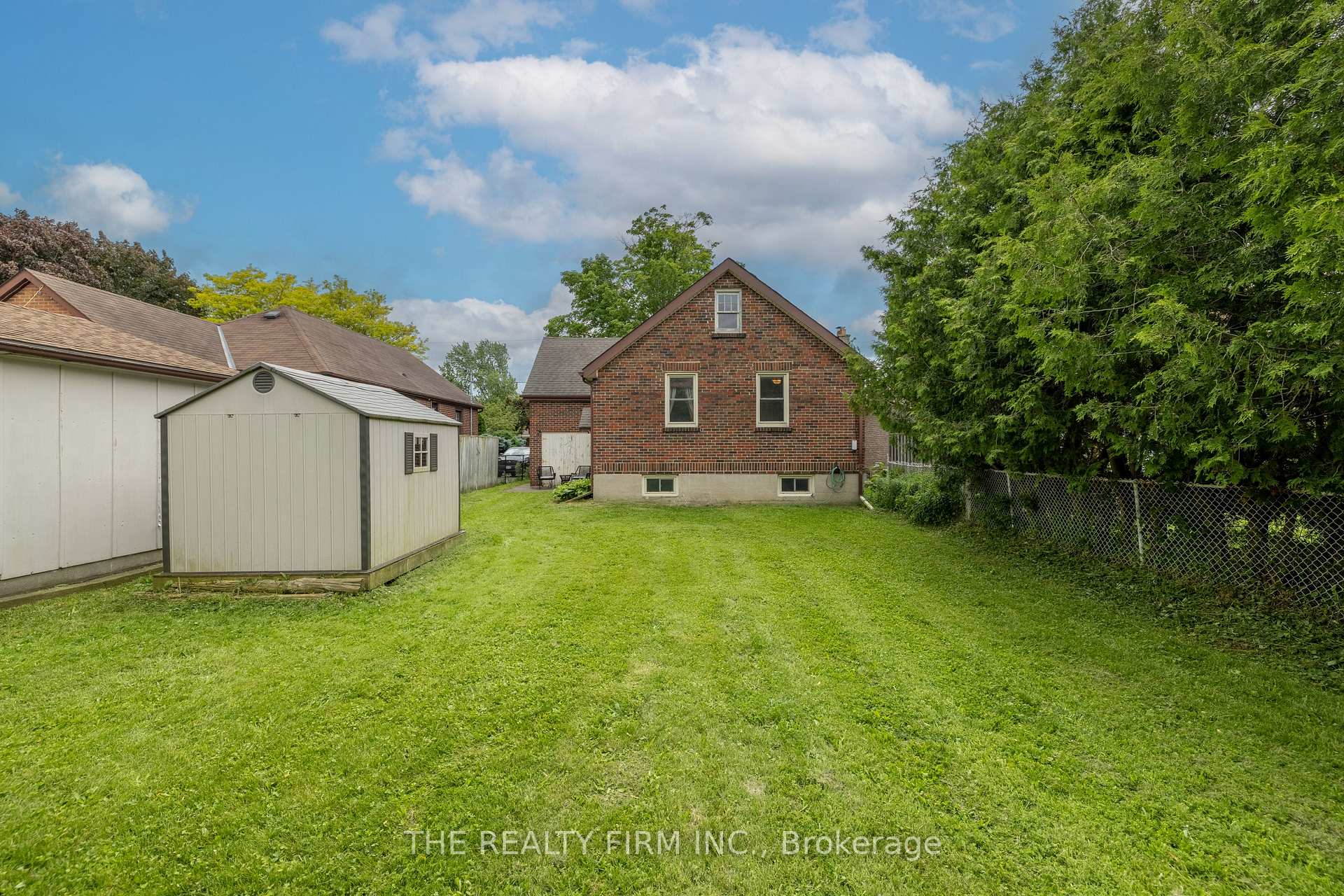 Photo 5 of 384 Spruce Street, London, East H — HOMEH