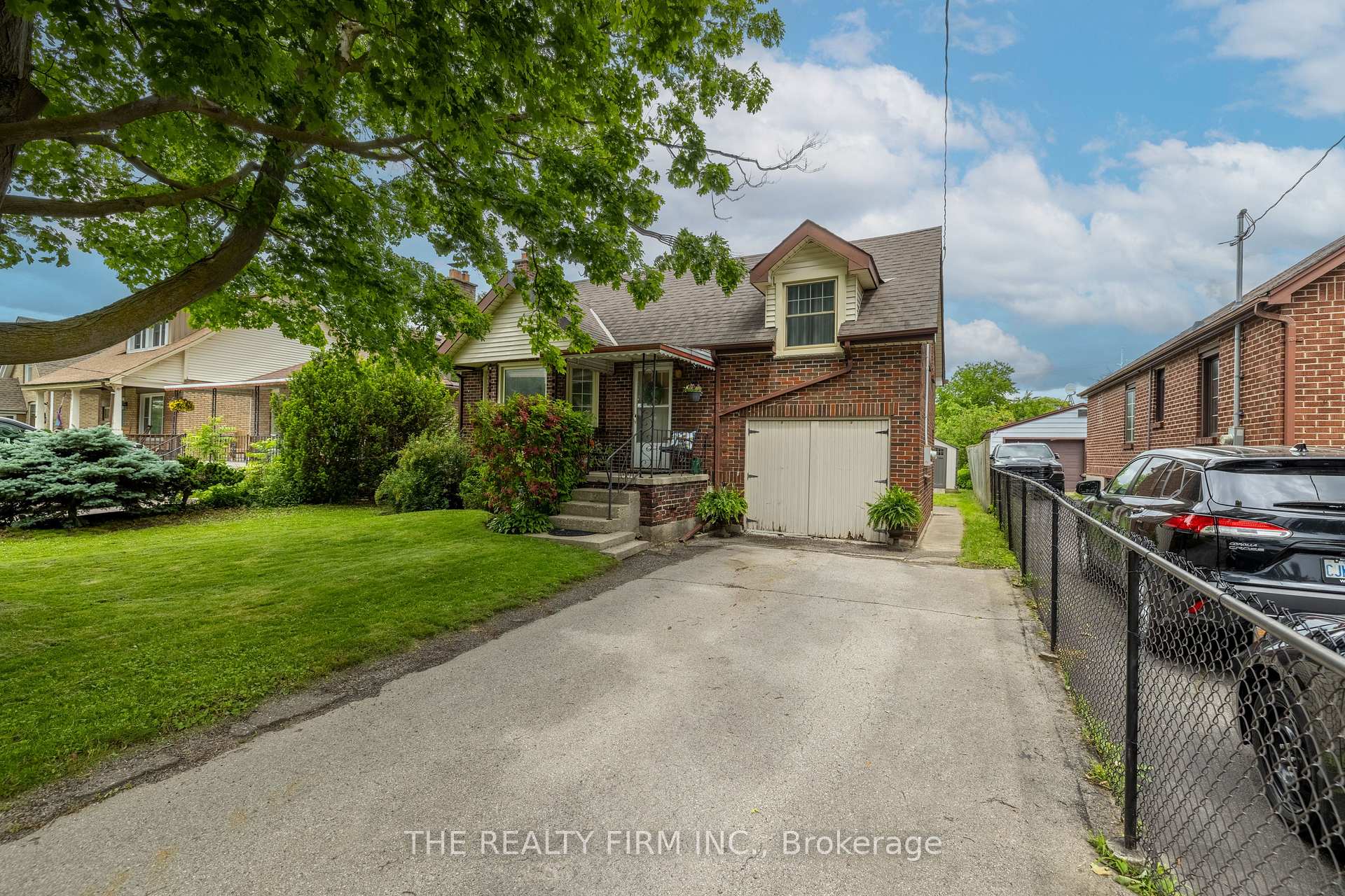Photo 10 of 384 Spruce Street, London, East H — HOMEH