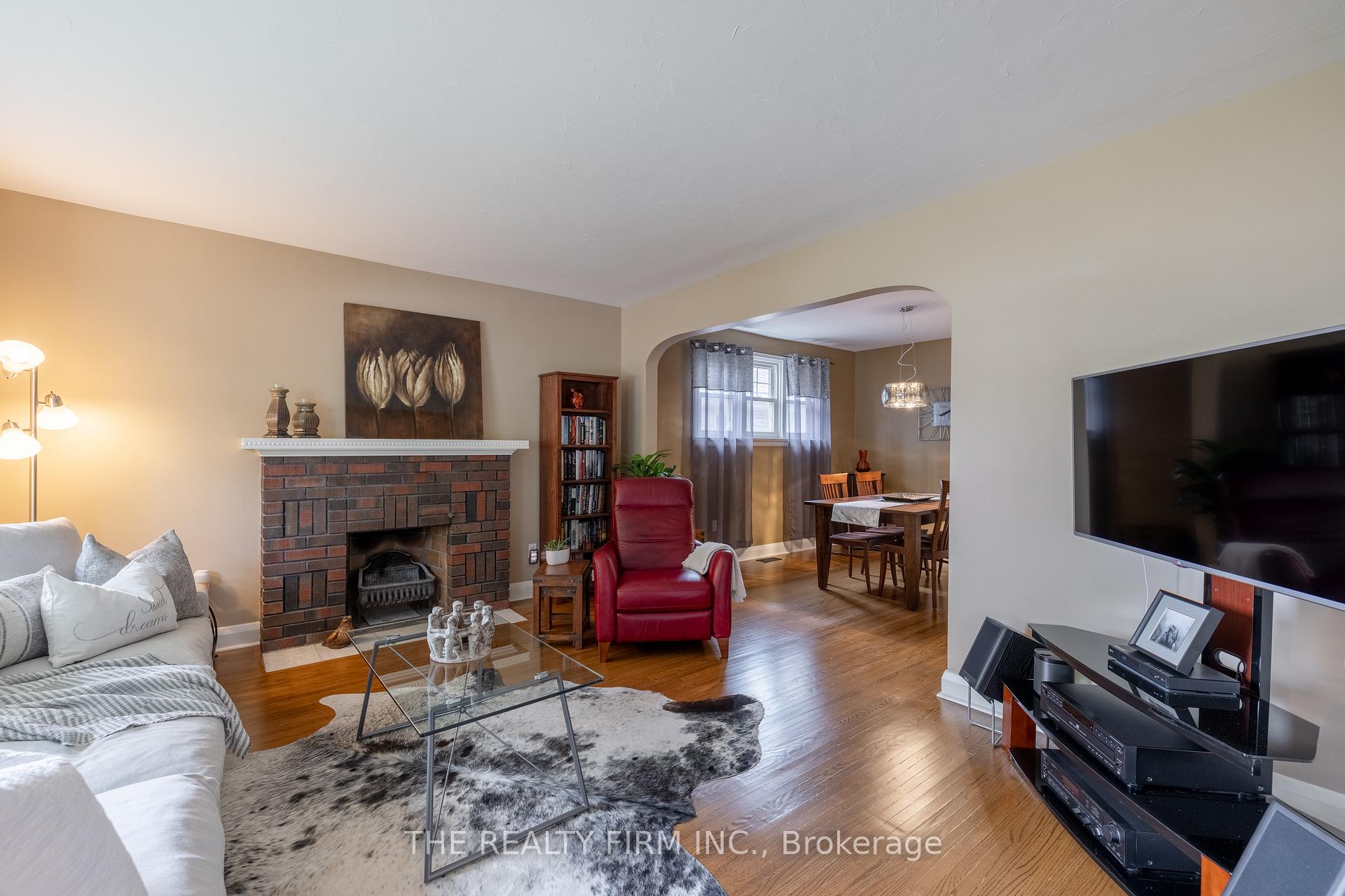 Photo 11 of 384 Spruce Street, London, East H — HOMEH