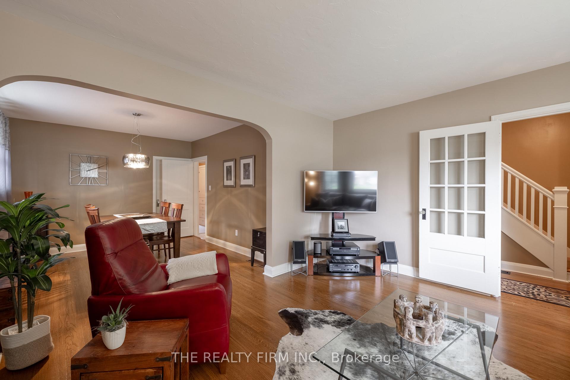 Photo 12 of 384 Spruce Street, London, East H — HOMEH