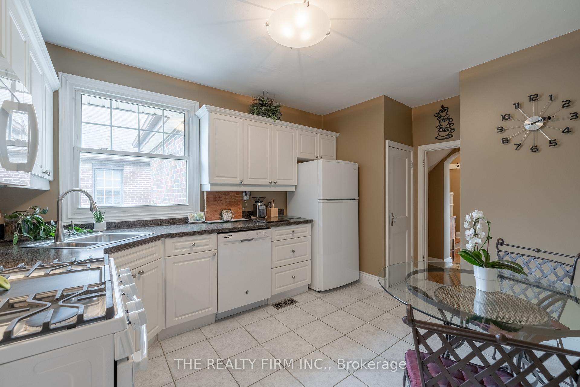 Photo 18 of 384 Spruce Street, London, East H — HOMEH